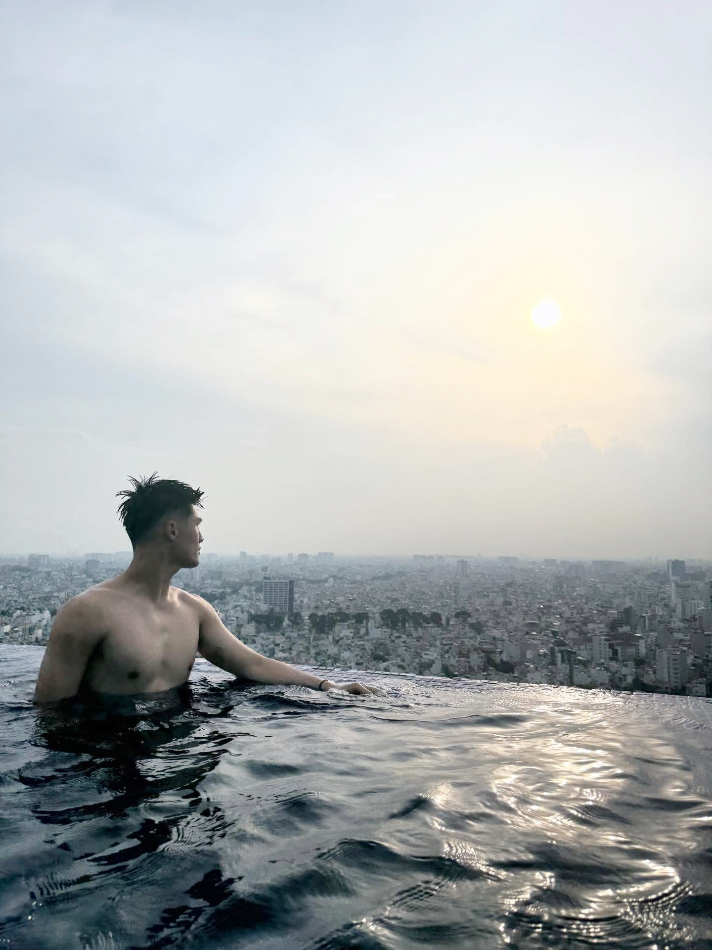 Đội h&igrave;nh U22 Việt Nam "xả vai" cầu thủ: N&oacute;i l&agrave; diễn vi&ecirc;n hay người mẫu chắc cũng tin!- Ảnh 3.