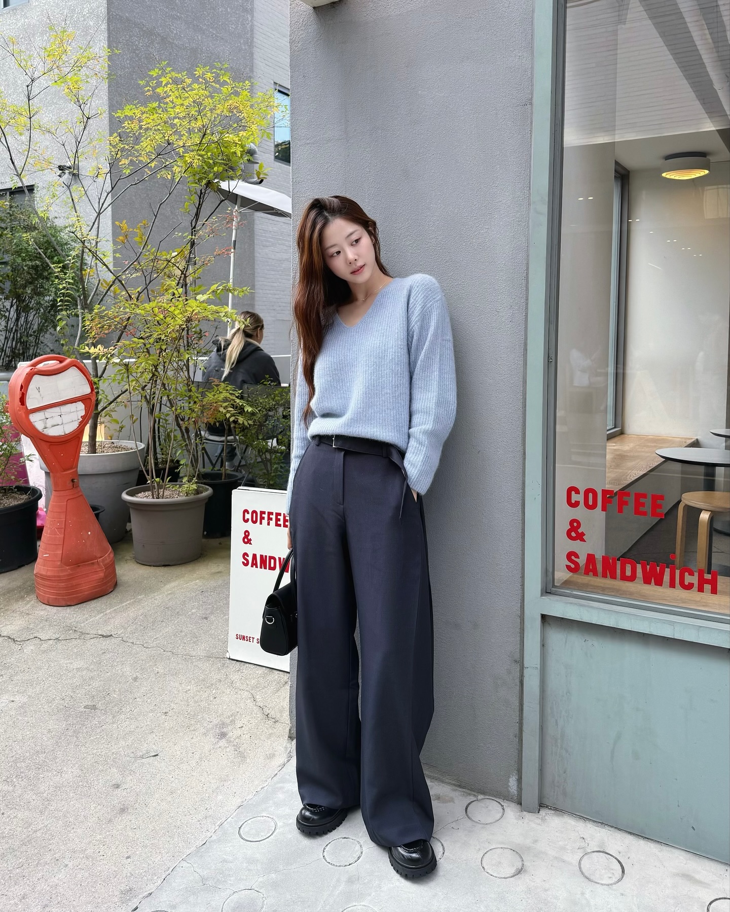 Quần ống rộng vốn đ&atilde; sang nhưng mặc theo 5 c&ocirc;ng thức n&agrave;y lại c&agrave;ng th&ecirc;m đẳng cấp- Ảnh 9.