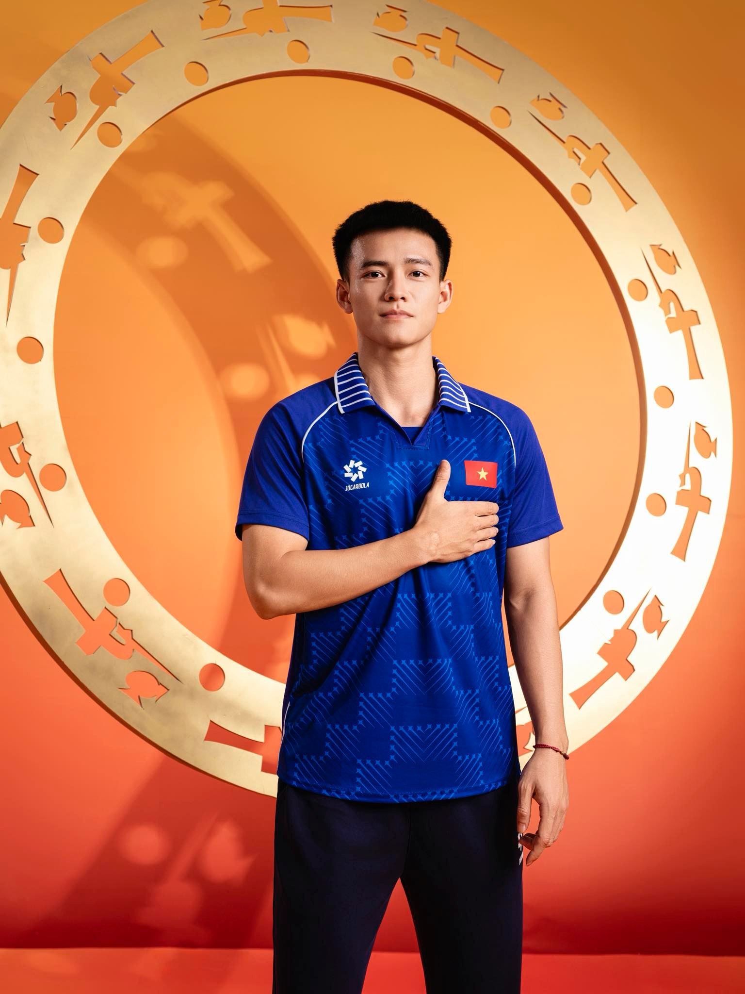 Đội h&igrave;nh U22 Việt Nam "xả vai" cầu thủ: N&oacute;i l&agrave; diễn vi&ecirc;n hay người mẫu chắc cũng tin!- Ảnh 17.