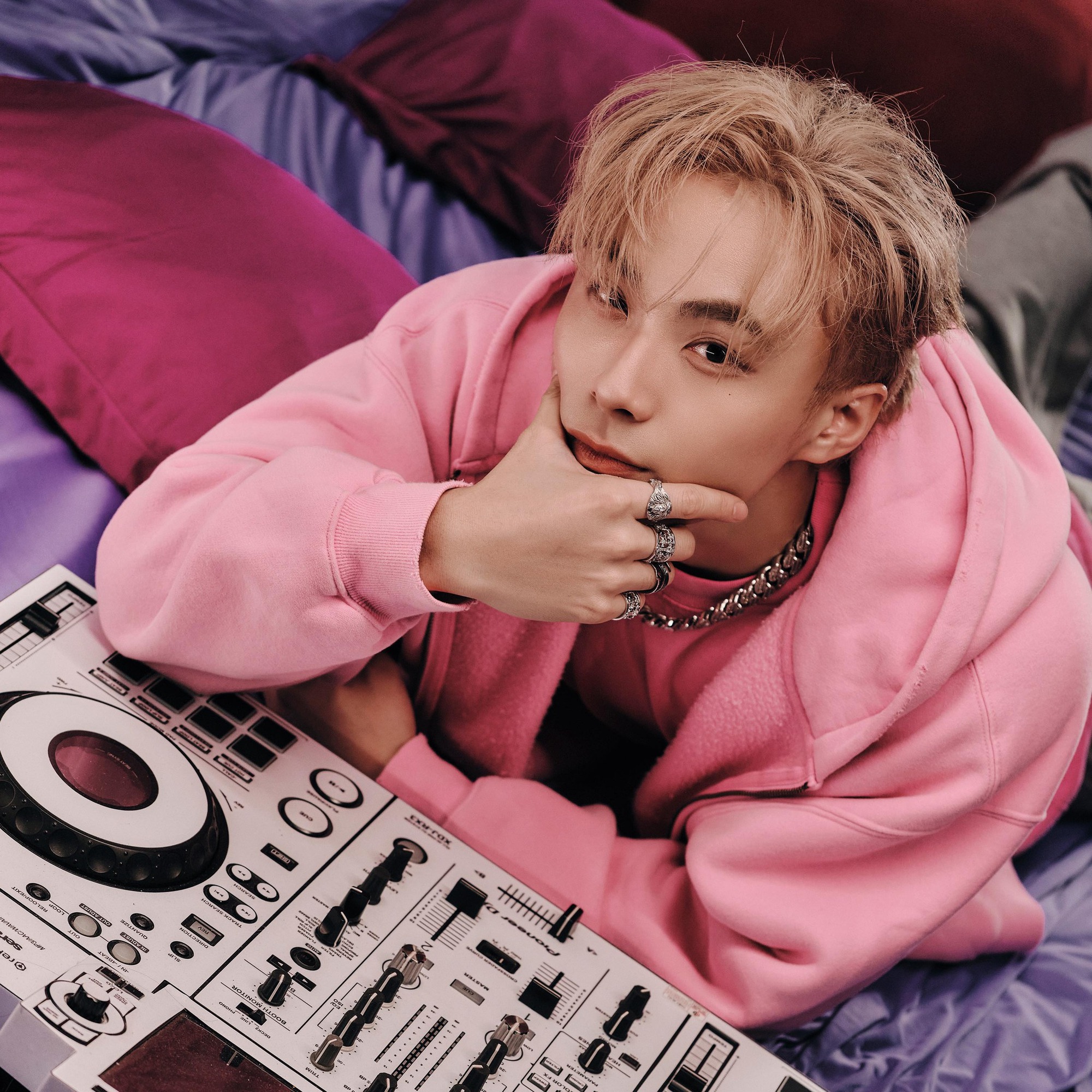 Hai ngôi sao Vbiz không giấu được tình yêu dành cho nhau- Ảnh 2. Hai ngôi sao Vbiz không giấu được tình yêu dành cho nhau- Ảnh 2.