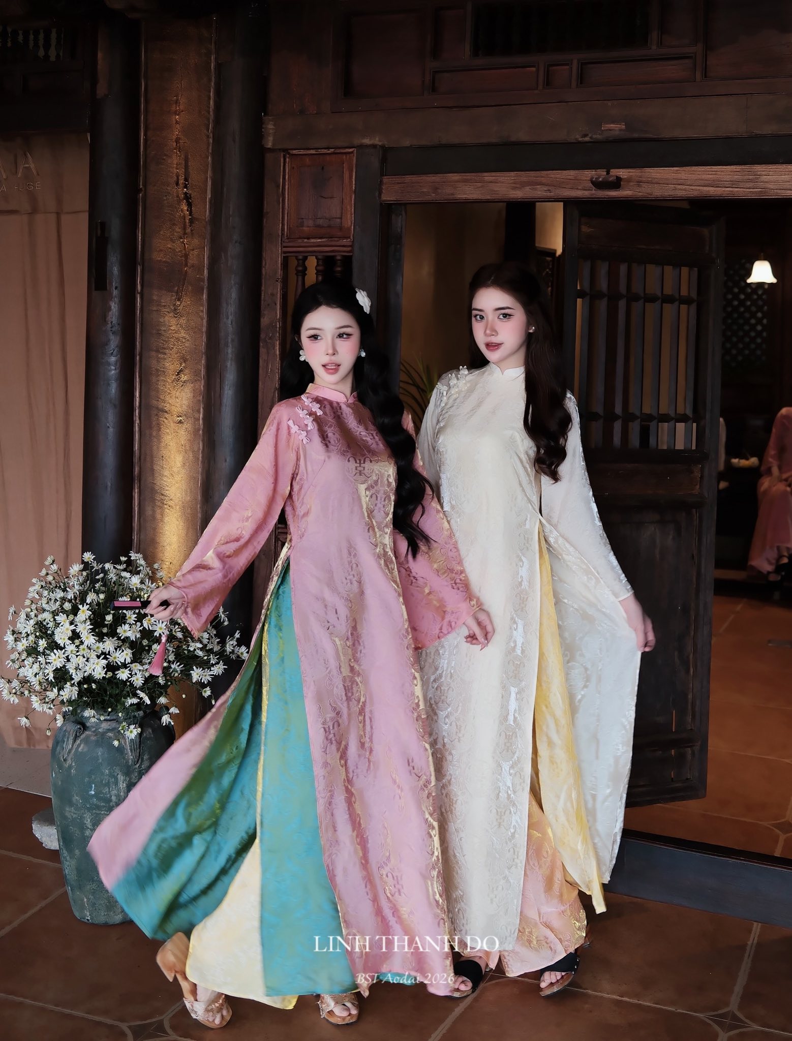 T&acirc;m điểm xu hướng &aacute;o d&agrave;i Tết 2026: &Aacute;o d&agrave;i t&agrave; k&eacute;p (4 t&agrave;) nh&acirc;n đ&ocirc;i vẻ thướt tha, sang chảnh cho ph&aacute;i đẹp- Ảnh 3.