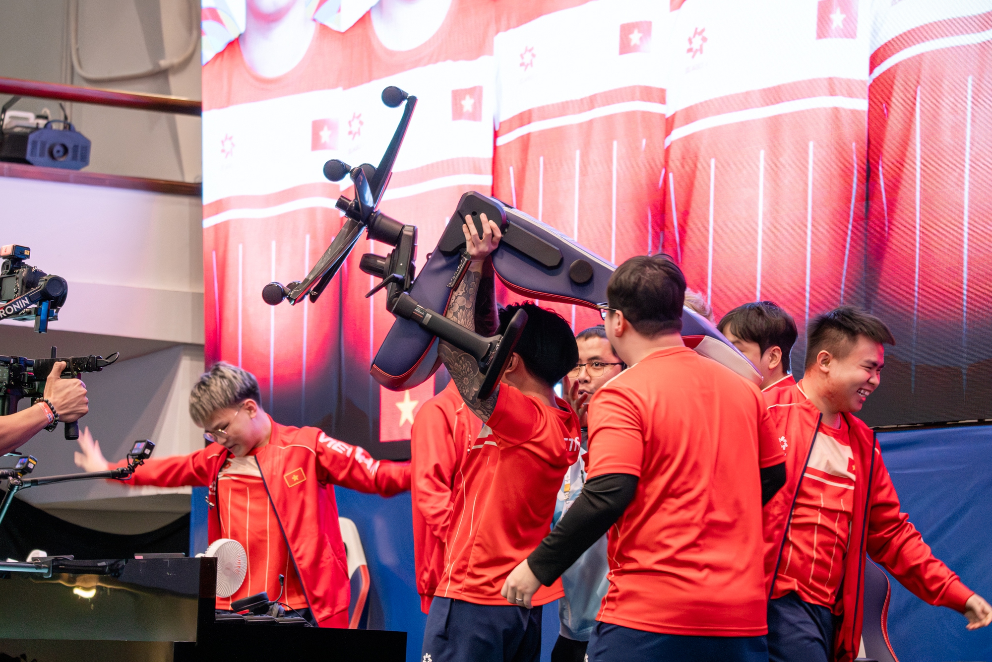 Phỏng vấn n&oacute;ng Nguyễn Quốc Huy (Maris): "Huy chương V&agrave;ng đeo cổ th&ocirc;i n&ecirc;n em lấy ghế em n&acirc;ng tạm"- Ảnh 1.