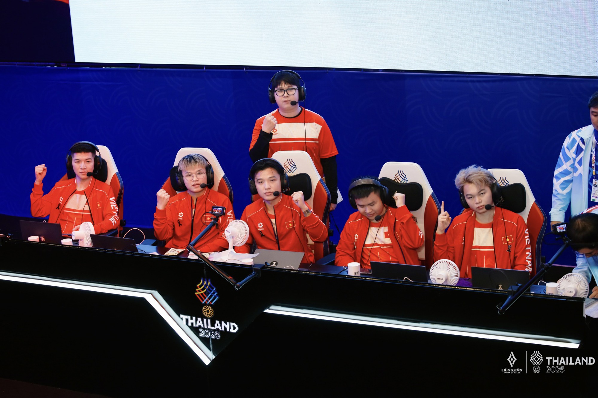 Đ&aacute;nh bại Th&aacute;i Lan, Việt Nam gi&agrave;nh Huy chương V&agrave;ng SEA Games 33 Li&ecirc;n Qu&acirc;n Mobile- Ảnh 1.