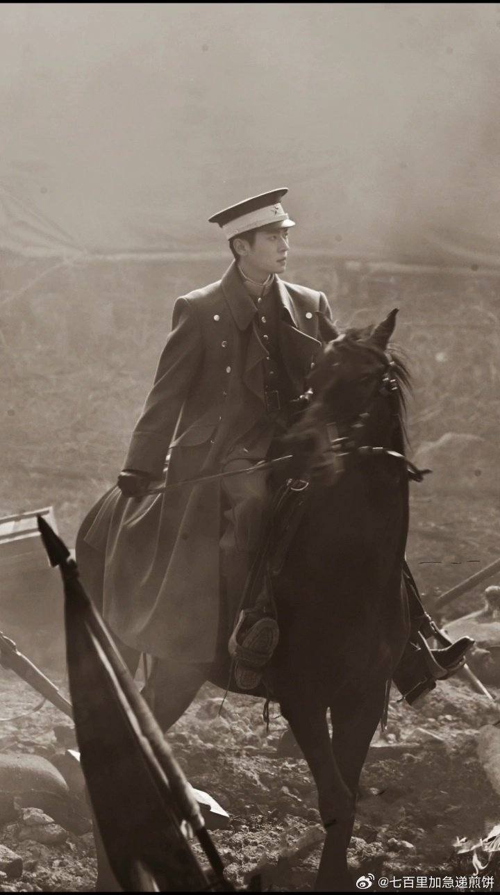 Nh&igrave;n mỹ nam n&agrave;y phải thốt l&ecirc;n &ldquo;Ho&agrave;ng tử thời d&acirc;n quốc&rdquo;: Kh&iacute; chất vương giả ăn v&agrave;o m&aacute;u, đẹp kh&ocirc;ng chừa phần ai- Ảnh 6.