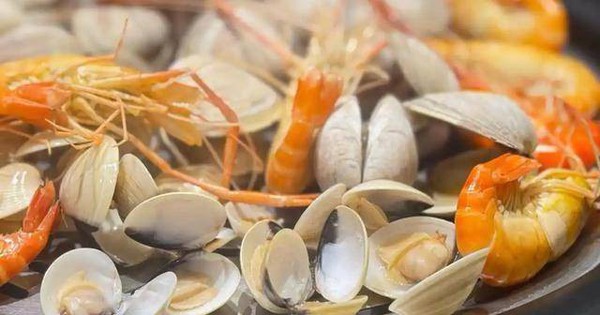 Ng&agrave;y c&agrave;ng nhiều người bị nhồi m&aacute;u n&atilde;o, b&aacute;c sĩ nghẹ ng&agrave;o: Ăn &iacute;t 4 m&oacute;n ngon 