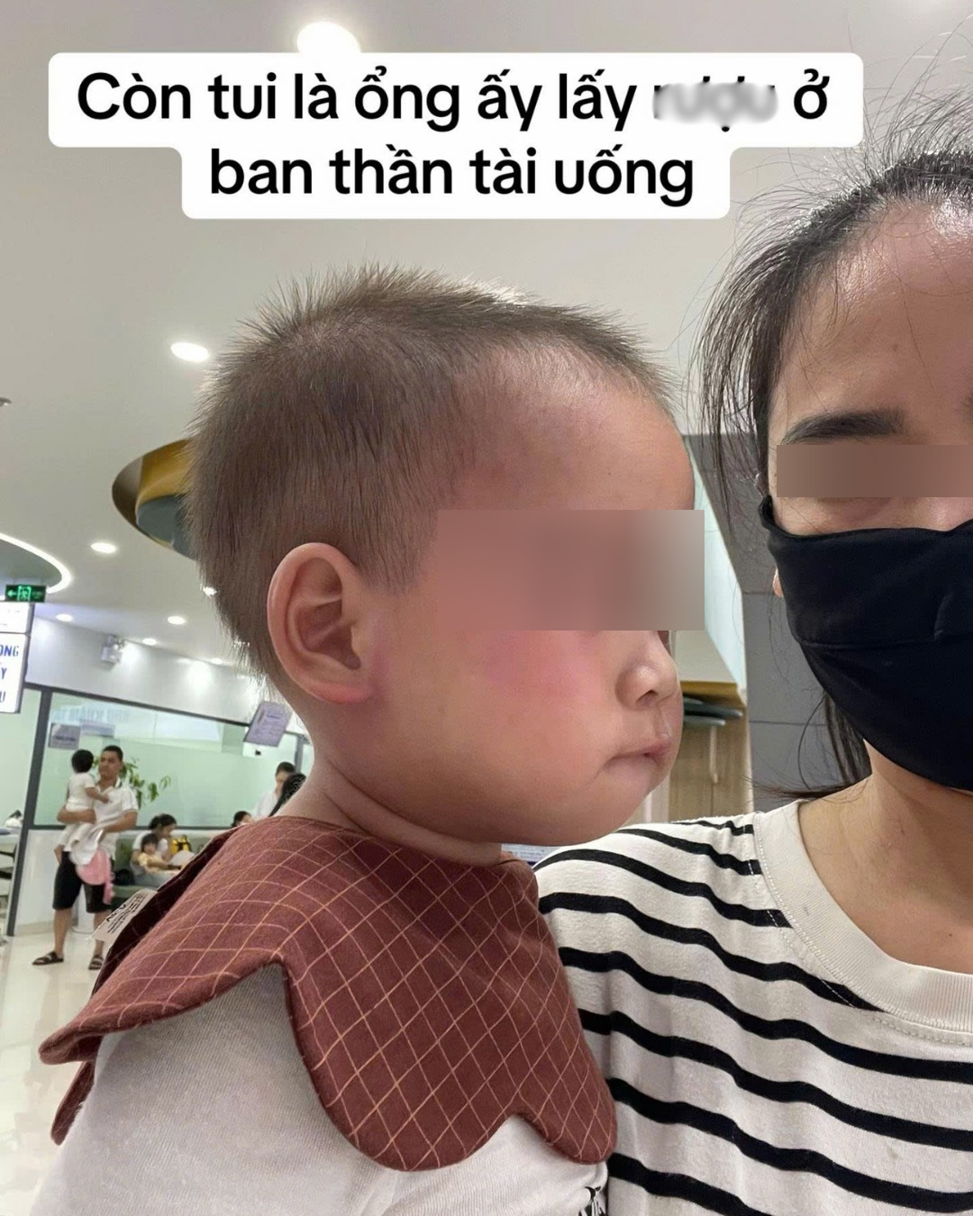 Tưởng bệnh lạ, mẹ hớt hải đưa con v&agrave;o bệnh viện, h&oacute;a ra l&agrave; b&eacute; đ&atilde; l&agrave;m 1 việc 