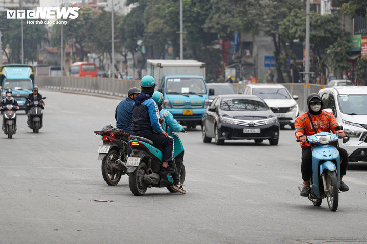 Cảnh giao th&ocirc;ng hỗn loạn tại n&uacute;t giao chưa được lắp camera AI ở H&agrave; Nội- Ảnh 14.