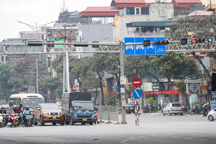 Cảnh giao th&ocirc;ng hỗn loạn tại n&uacute;t giao chưa được lắp camera AI ở H&agrave; Nội- Ảnh 15.