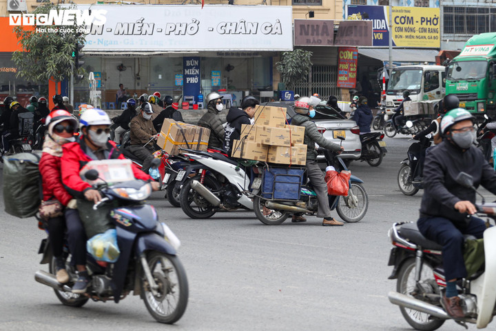 Cảnh giao th&ocirc;ng hỗn loạn tại n&uacute;t giao chưa được lắp camera AI ở H&agrave; Nội- Ảnh 12.