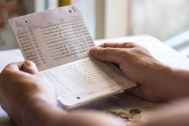 Không phải tài khoản nào cũng an toàn: 4 loại sổ tiết kiệm người lớn tuổi nên tránh để không mất tiền oan- Ảnh 2. Không phải tài khoản nào cũng an toàn: 4 loại sổ tiết kiệm người lớn tuổi nên tránh để không mất tiền oan- Ảnh 2.