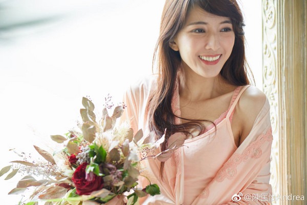 Sốc: Nữ diễn vi&ecirc;n đẹp bậc nhất showbiz viết thư tuyệt mệnh sau khi bị nhiều bạn học nam tố c&aacute;o gạ gẫm- Ảnh 2.