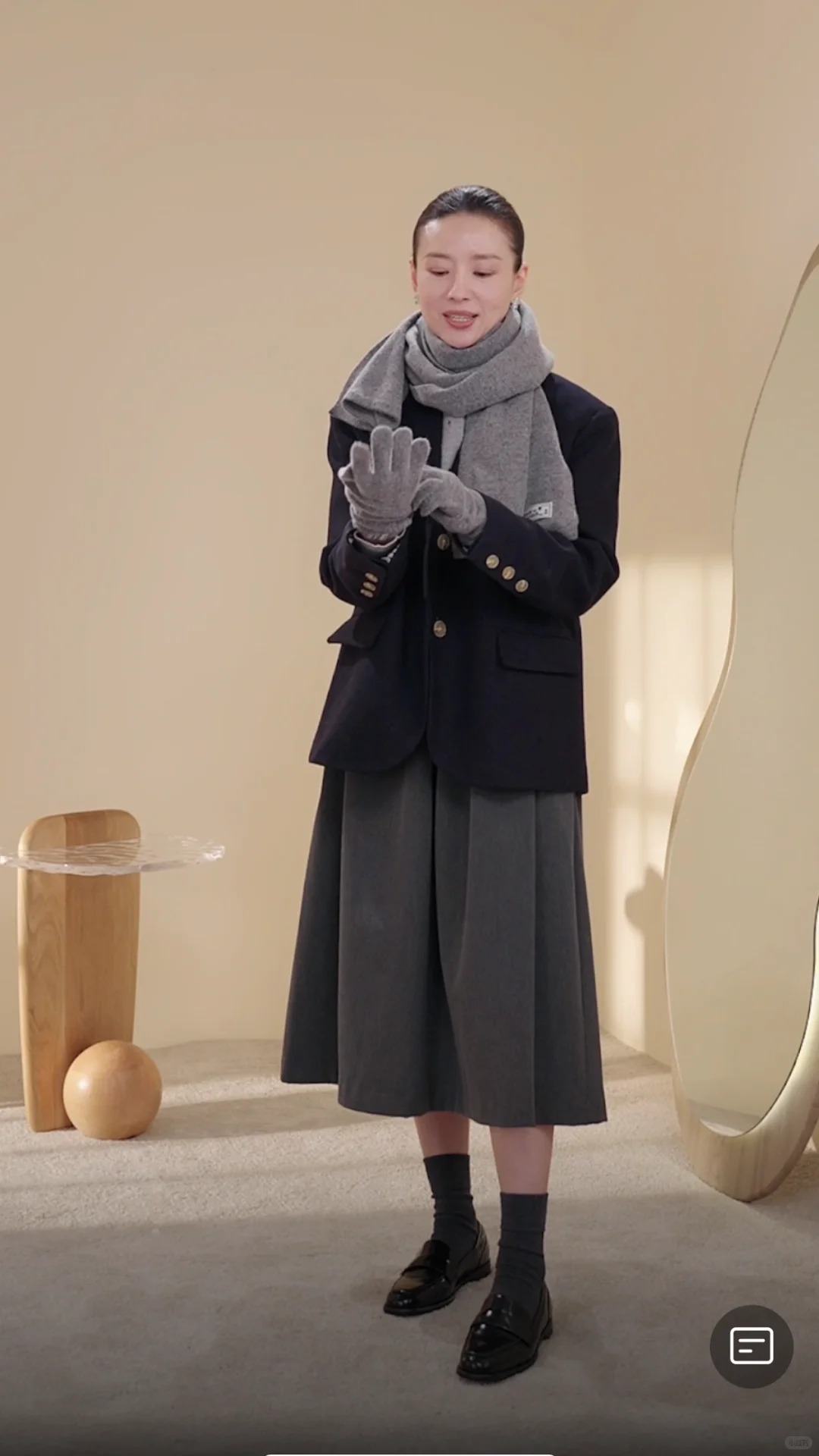 Xem Đổng Khiết livestream: Khi b&aacute;n h&agrave;ng trở th&agrave;nh một liệu ph&aacute;p 