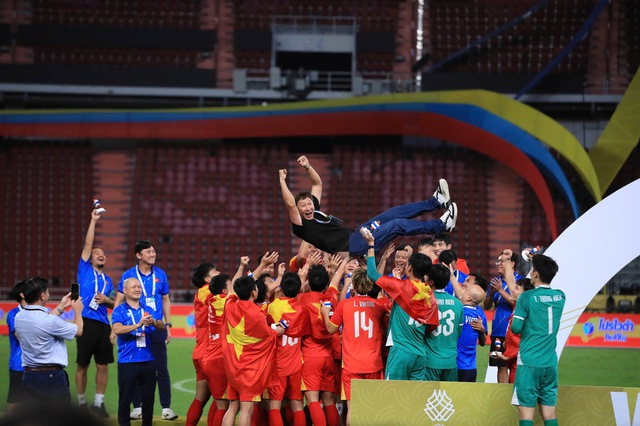 Giải m&atilde; chiếc nhẫn 