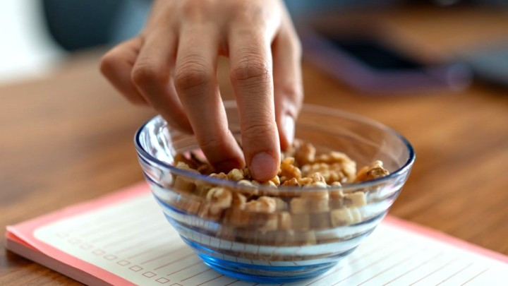 Cẩn thận 2 m&oacute;n ăn vặt tưởng tốt cho sức khỏe nhưng "rất c&oacute; vấn đề", cả người lớn lẫn trẻ nhỏ đều y&ecirc;u th&iacute;ch- Ảnh 3.