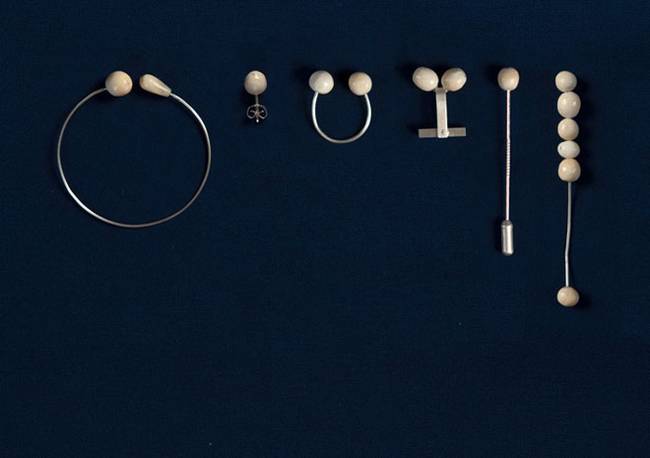 C&ocirc; g&aacute;i chuy&ecirc;n thu mua răng người- Ảnh 3.