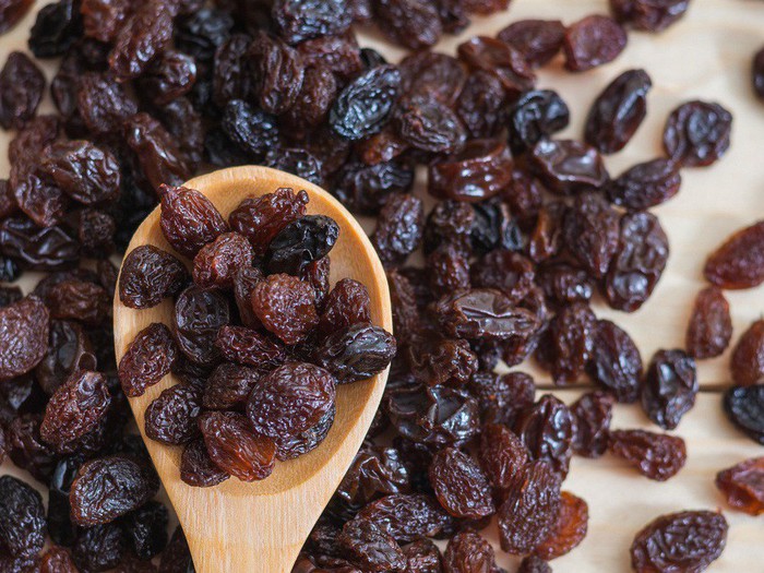 Ăn một ít nho khô trước khi ngủ, sau nửa tháng bạn sẽ nhận 4 lợi ích tuyệt vời, biết càng sớm càng tốt- Ảnh 1. Ăn một ít nho khô trước khi ngủ, sau nửa tháng bạn sẽ nhận 4 lợi ích tuyệt vời, biết càng sớm càng tốt- Ảnh 1.