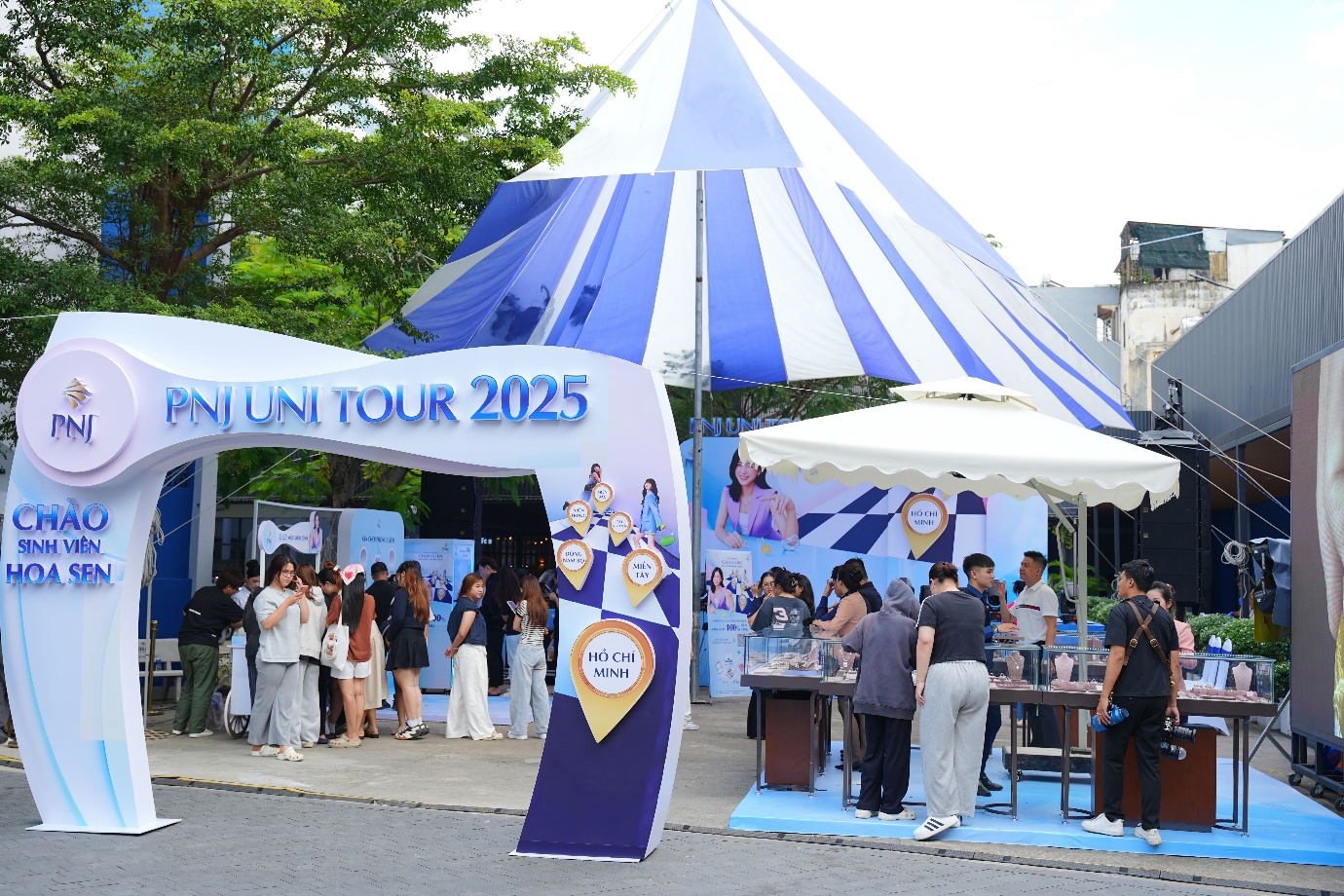 Dấu ấn PNJ Uni Tour 2025: Hơn 8.000 sinh vi&ecirc;n đồng h&agrave;nh tr&ecirc;n h&agrave;nh tr&igrave;nh n&acirc;ng tầm phong c&aacute;ch- Ảnh 1.