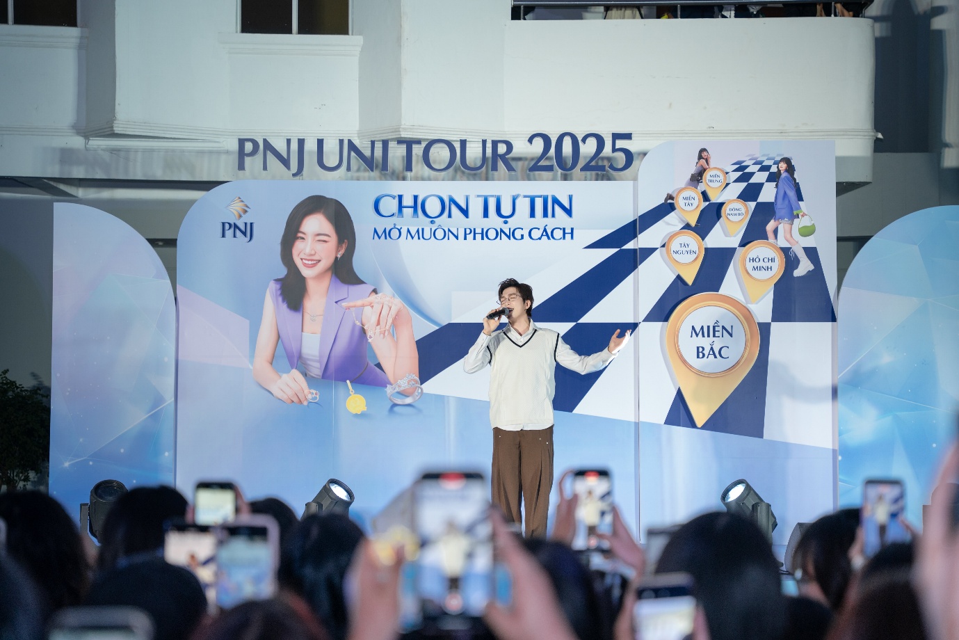 Dấu ấn PNJ Uni Tour 2025: Hơn 8.000 sinh vi&ecirc;n đồng h&agrave;nh tr&ecirc;n h&agrave;nh tr&igrave;nh n&acirc;ng tầm phong c&aacute;ch- Ảnh 3.