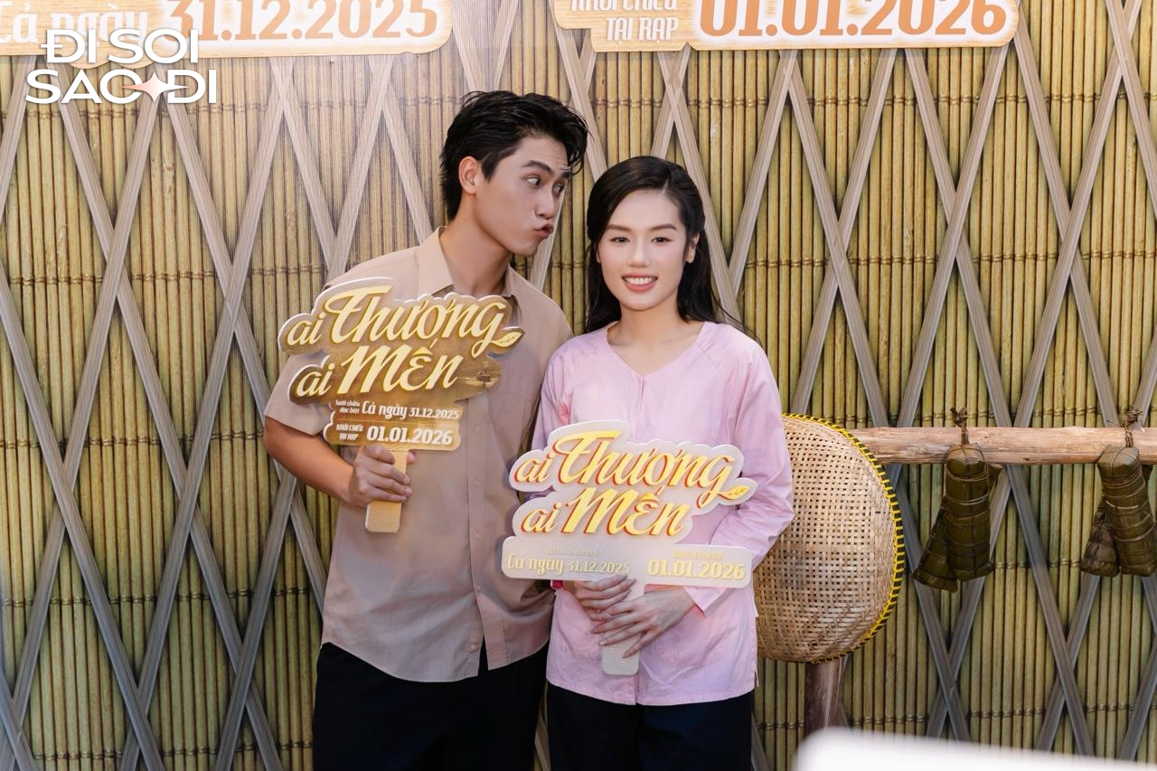 Cặp sao Việt công khai bồng bế nhau gây bão MXH: Nhà gái xinh như mộng, nhà trai lộ rõ vẻ si mê khó chối cãi- Ảnh 4. Cặp sao Việt công khai bồng bế nhau gây bão MXH: Nhà gái xinh như mộng, nhà trai lộ rõ vẻ si mê khó chối cãi- Ảnh 4.