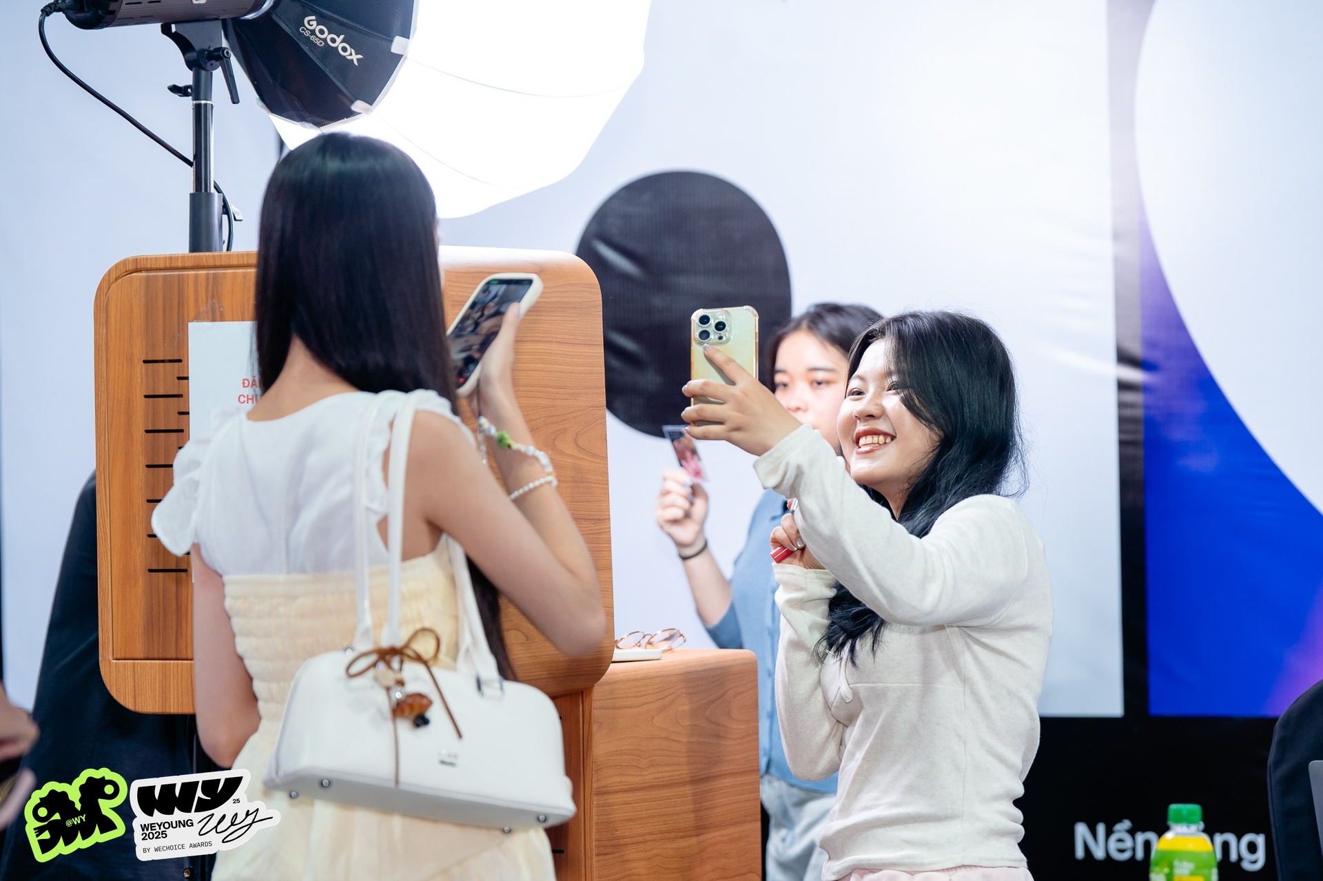 Chỉ c&ograve;n 1 ng&agrave;y đến WeYoung 2025: Cả loạt fandom hot nhất tập hợp, văn ho&aacute; thần tượng Việt ng&agrave;y c&agrave;ng đẹp rực rỡ!- Ảnh 13.