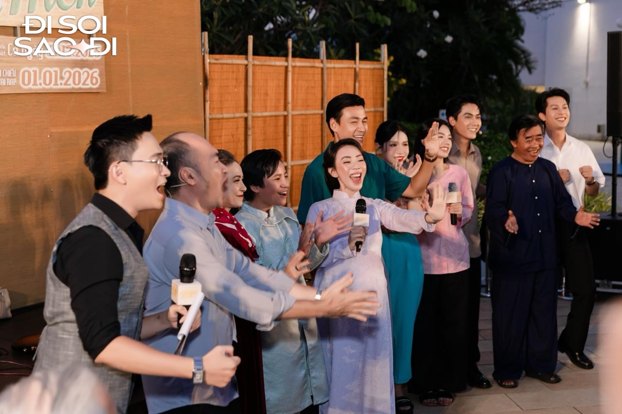 Cặp sao Việt công khai bồng bế nhau gây bão MXH: Nhà gái xinh như mộng, nhà trai lộ rõ vẻ si mê khó chối cãi- Ảnh 12. Cặp sao Việt công khai bồng bế nhau gây bão MXH: Nhà gái xinh như mộng, nhà trai lộ rõ vẻ si mê khó chối cãi- Ảnh 12.