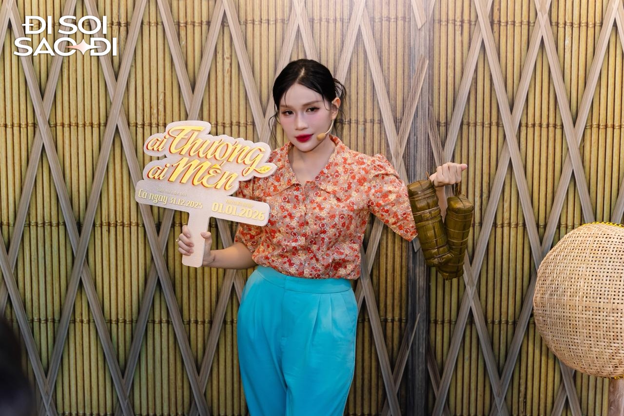 Cặp sao Việt công khai bồng bế nhau gây bão MXH: Nhà gái xinh như mộng, nhà trai lộ rõ vẻ si mê khó chối cãi- Ảnh 8. Cặp sao Việt công khai bồng bế nhau gây bão MXH: Nhà gái xinh như mộng, nhà trai lộ rõ vẻ si mê khó chối cãi- Ảnh 8.