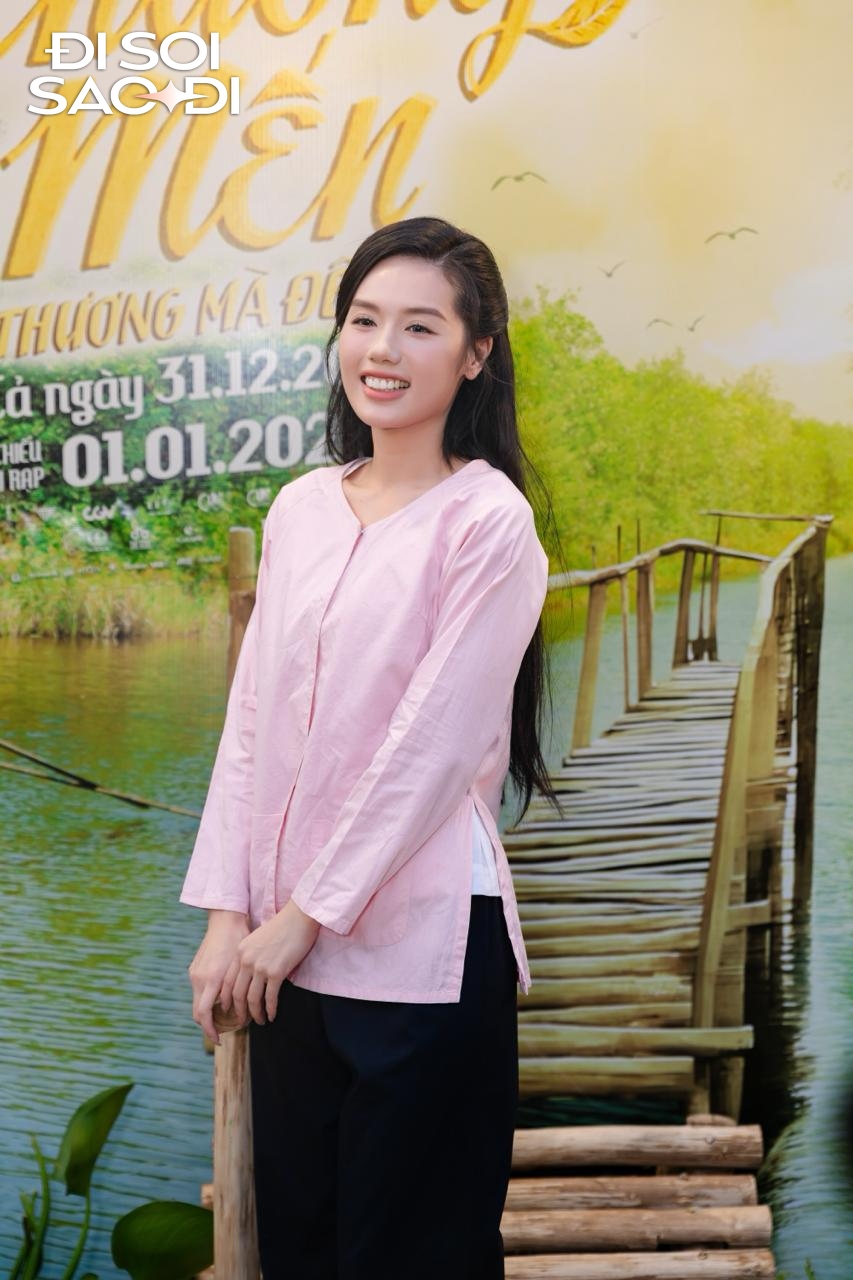 Cặp sao Việt công khai bồng bế nhau gây bão MXH: Nhà gái xinh như mộng, nhà trai lộ rõ vẻ si mê khó chối cãi- Ảnh 3. Cặp sao Việt công khai bồng bế nhau gây bão MXH: Nhà gái xinh như mộng, nhà trai lộ rõ vẻ si mê khó chối cãi- Ảnh 3.