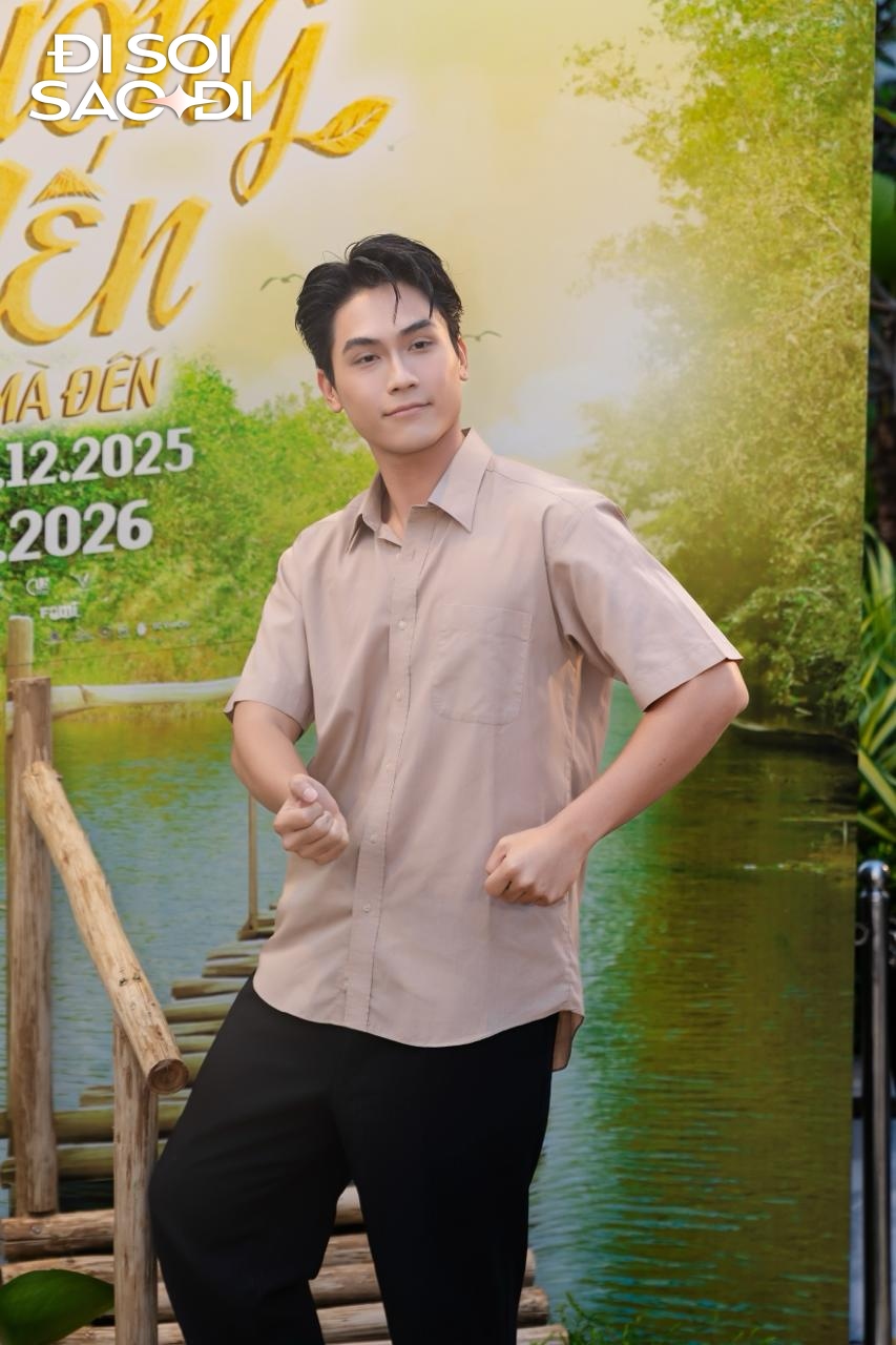 Cặp sao Việt công khai bồng bế nhau gây bão MXH: Nhà gái xinh như mộng, nhà trai lộ rõ vẻ si mê khó chối cãi- Ảnh 2. Cặp sao Việt công khai bồng bế nhau gây bão MXH: Nhà gái xinh như mộng, nhà trai lộ rõ vẻ si mê khó chối cãi- Ảnh 2.