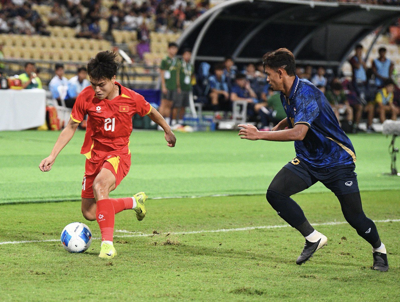 Phỏng vấn cầu thủ U22 Việt Nam: Lộ l&yacute; do ngược d&ograve;ng kịch t&iacute;nh khiến U22 Th&aacute;i Lan 