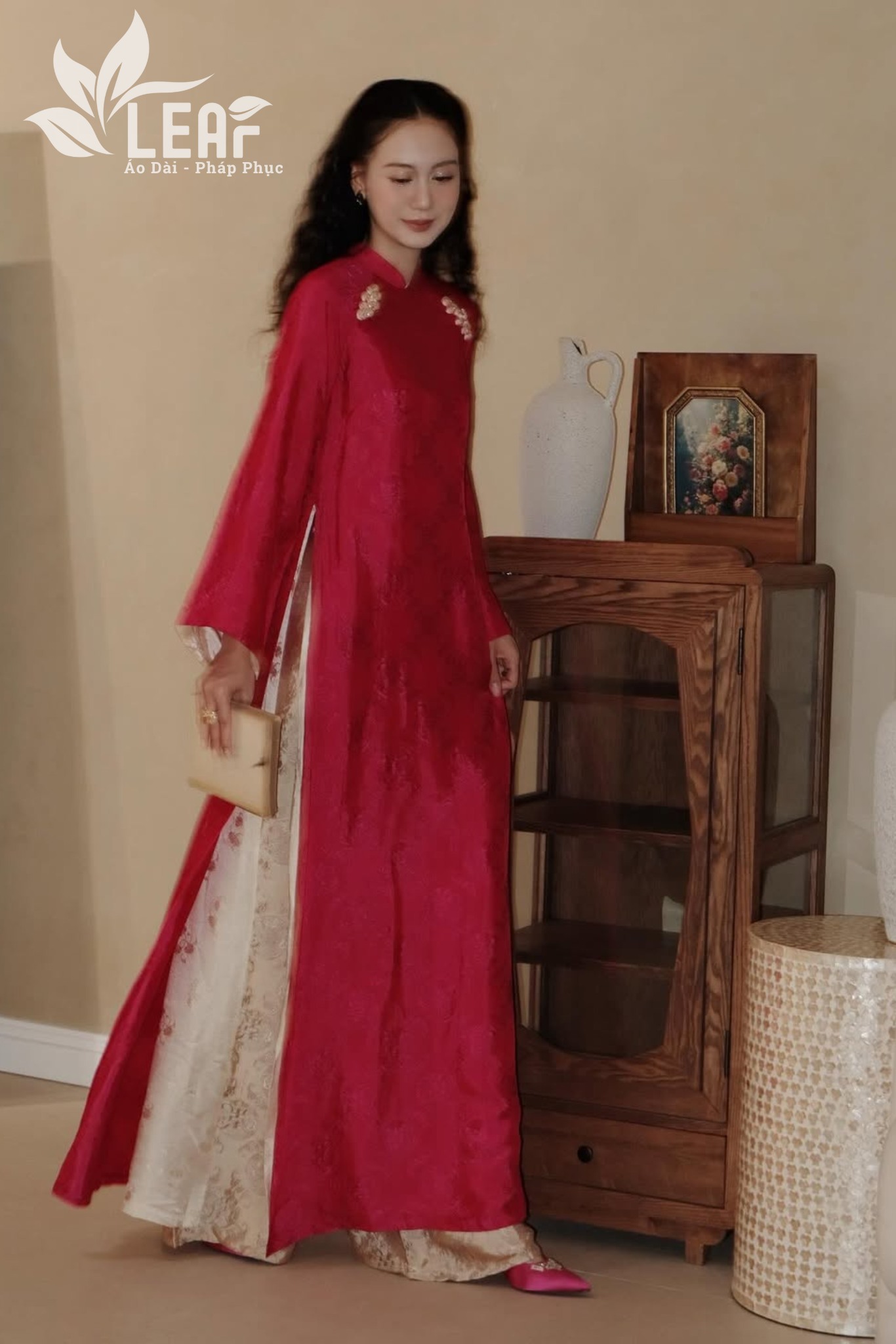 T&acirc;m điểm xu hướng &aacute;o d&agrave;i Tết 2026: &Aacute;o d&agrave;i t&agrave; k&eacute;p (4 t&agrave;) nh&acirc;n đ&ocirc;i vẻ thướt tha, sang chảnh cho ph&aacute;i đẹp- Ảnh 19.