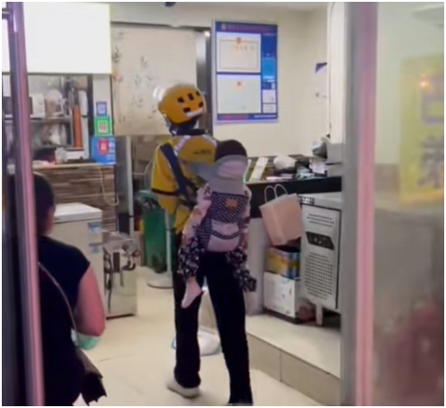 3 ca phẫu thuật, 9 đợt h&oacute;a trị, 12 lần xạ trị: Ph&iacute;a sau h&igrave;nh ảnh nữ shipper bỏ con g&aacute;i v&agrave;o th&ugrave;ng giao đồ- Ảnh 7.