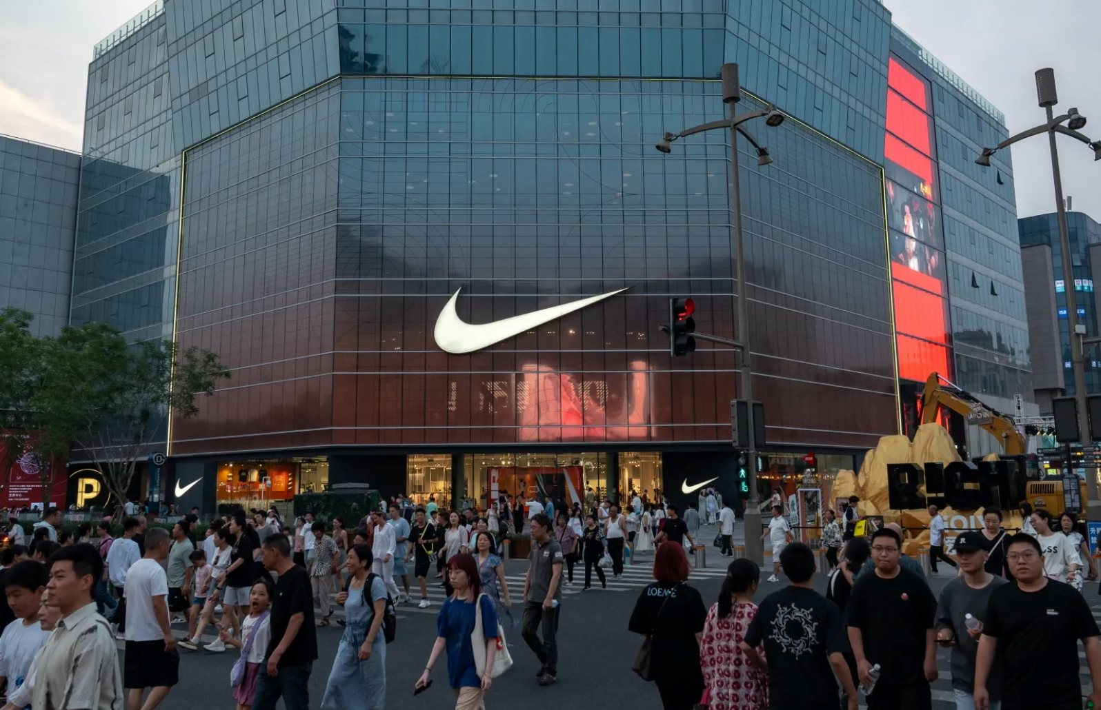 Nike gặp kh&oacute; tại Trung Quốc, hiện đang chật vật phục hồi sau loạt sai lầm- Ảnh 2.