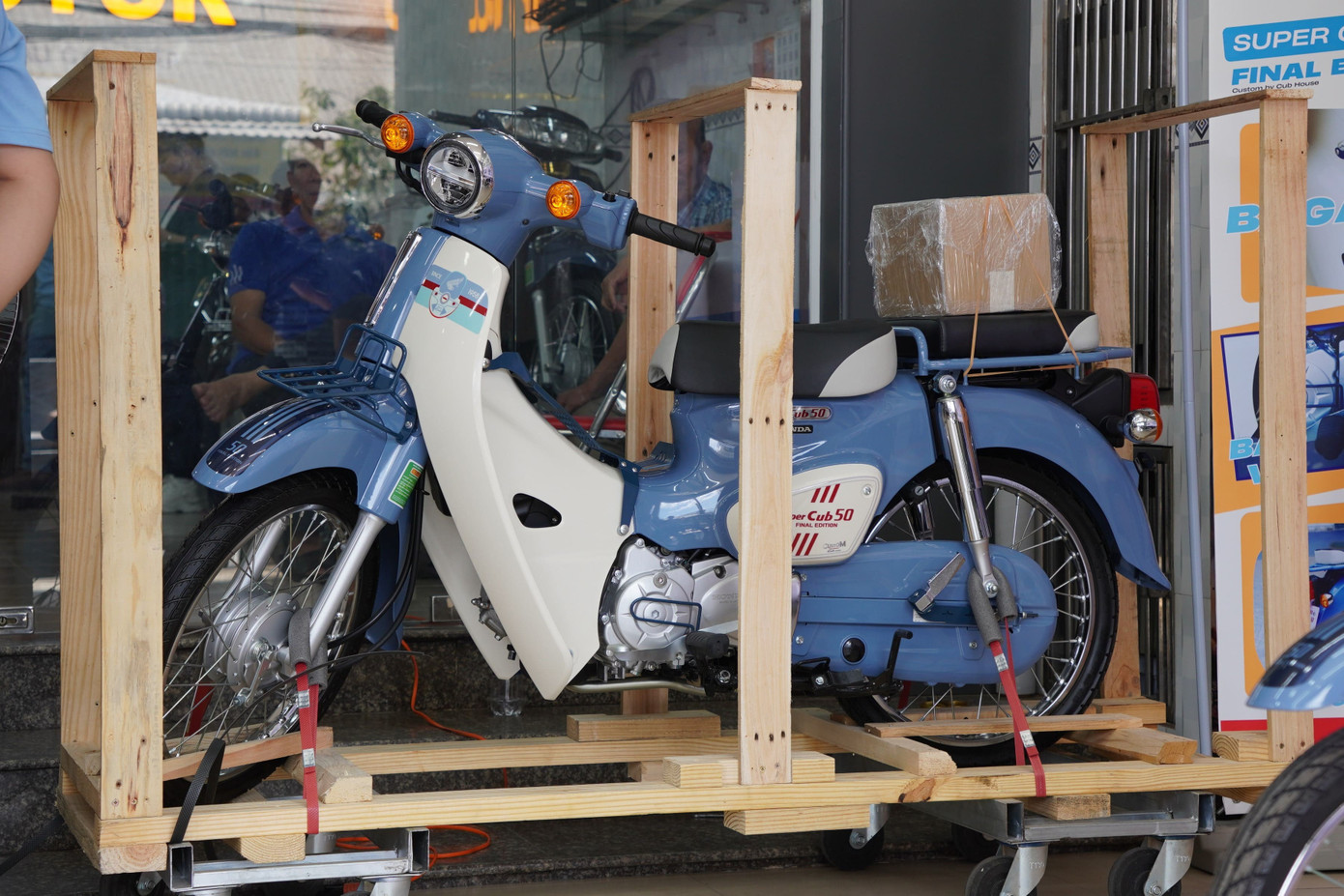 Bản độ &lsquo;nhẹ&rsquo; Honda Super Cub 50 Final Edition gi&aacute; tr&ecirc;n 100 triệu đồng- Ảnh 1.