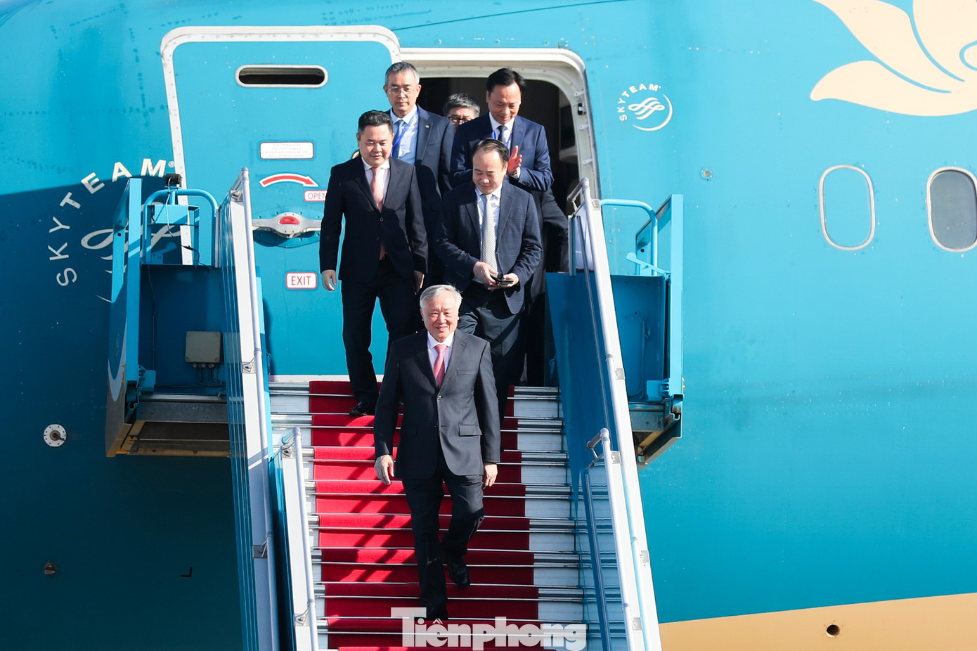 Cận cảnh chuyến bay thương mại đầu ti&ecirc;n hạ c&aacute;nh xuống Long Th&agrave;nh- Ảnh 3.