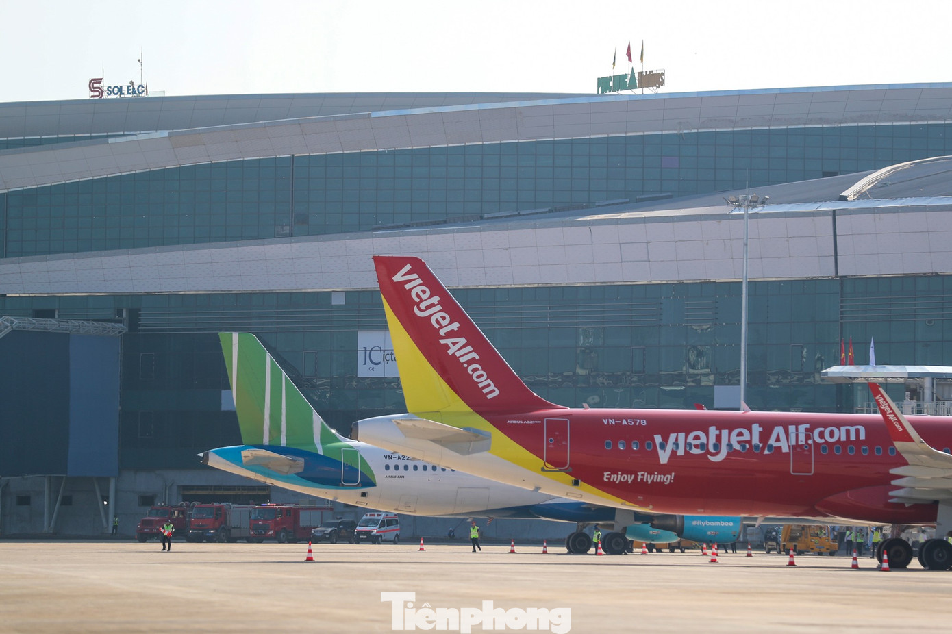 Cận cảnh chuyến bay thương mại đầu ti&ecirc;n hạ c&aacute;nh xuống Long Th&agrave;nh- Ảnh 6.