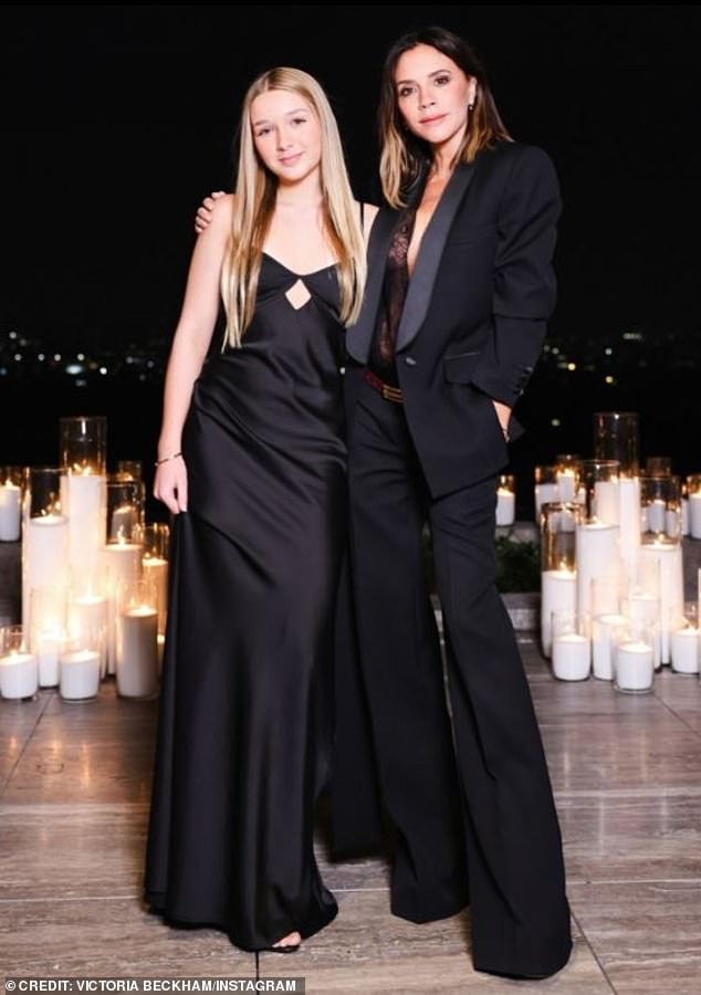 Tiểu thư Harper Beckham được mẹ tặng loạt quà Giáng sinh sang chảnh, chuẩn con nhà tài phiệt- Ảnh 2.