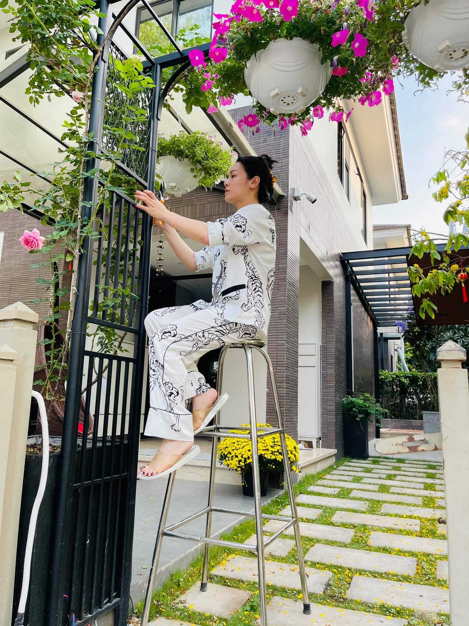 Nữ ca sĩ Việt 40 tuổi tự sinh con, không lấy chồng, ở biệt thự 20 tỷ- Ảnh 8. Nữ ca sĩ Việt 40 tuổi tự sinh con, không lấy chồng, ở biệt thự 20 tỷ- Ảnh 8.