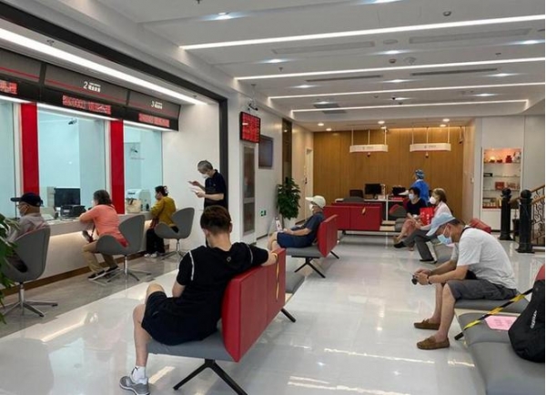 Người phụ nữ gửi tiết kiệm hơn 48 tỷ đồng, 4 năm sau đến rút thì được ngân hàng thông báo: “Tài khoản của chị không có đồng nào”- Ảnh 1.