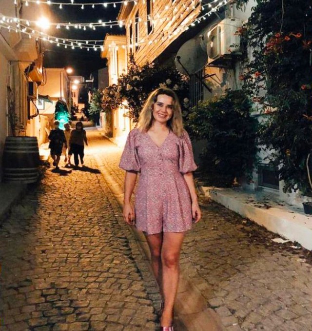 Nữ giám đốc bật khóc nức nở khi bị tuyên án 102 năm tù vì lừa đảo khiến loạt sao bóng đá mất tiền tỷ- Ảnh 2.