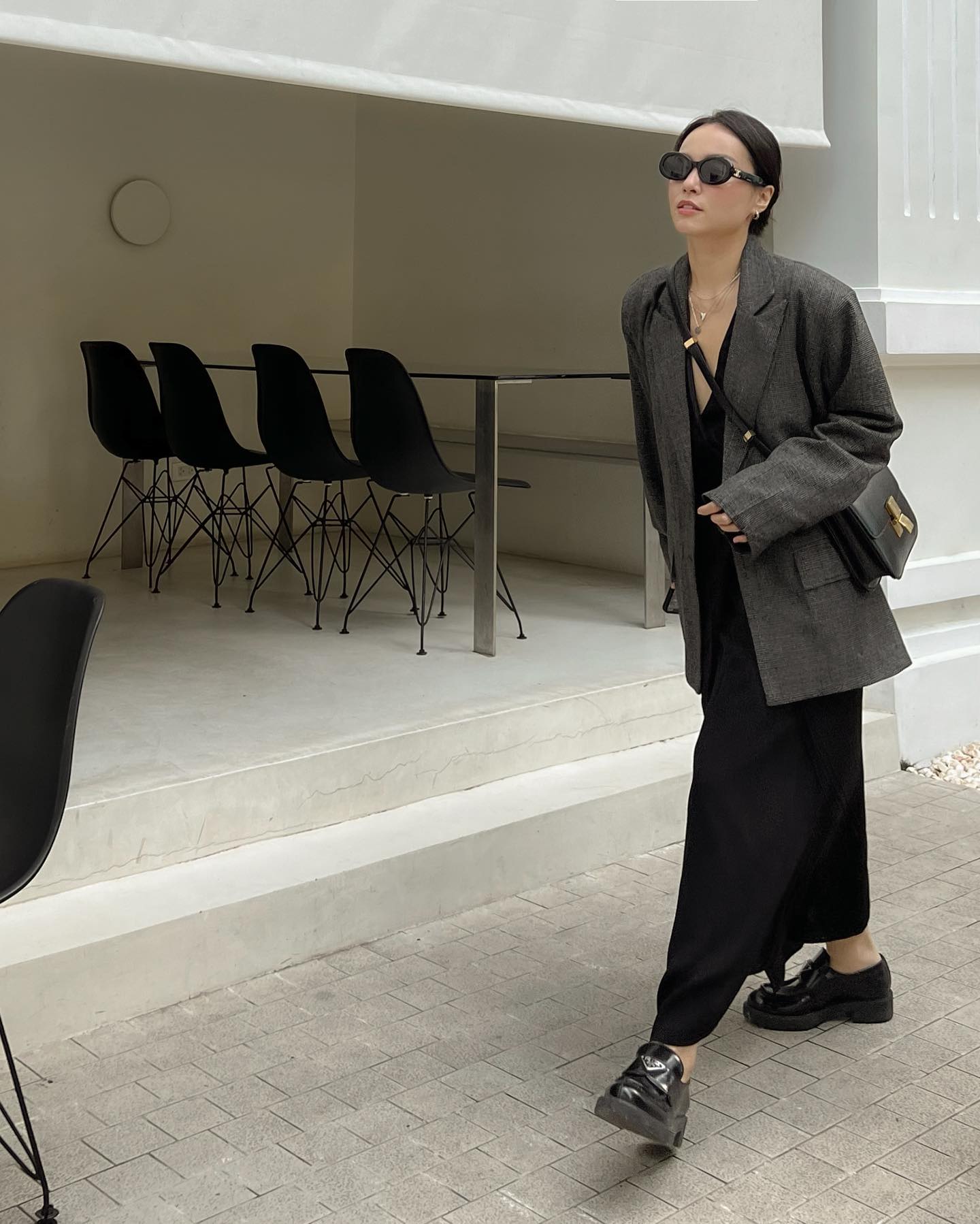 Cao chưa tới 1m60 nhưng Lê Hà Trúc vẫn hack dáng siêu đỉnh khi đi giày bệt, tất cả là nhờ 4 kiểu trang phục- Ảnh 9.