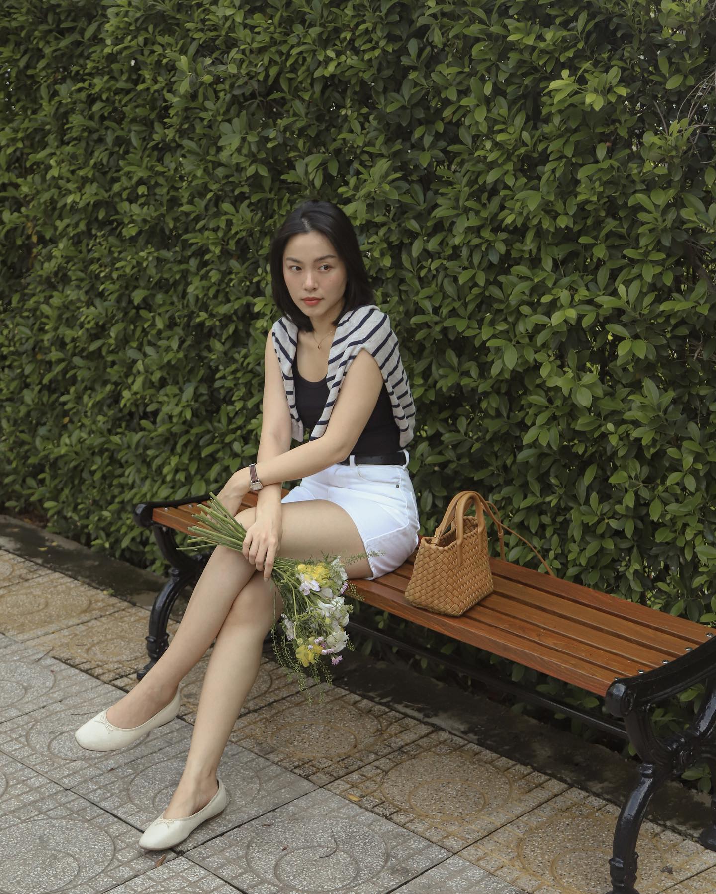 Cao chưa tới 1m60 nhưng Lê Hà Trúc vẫn hack dáng siêu đỉnh khi đi giày bệt, tất cả là nhờ 4 kiểu trang phục- Ảnh 4.