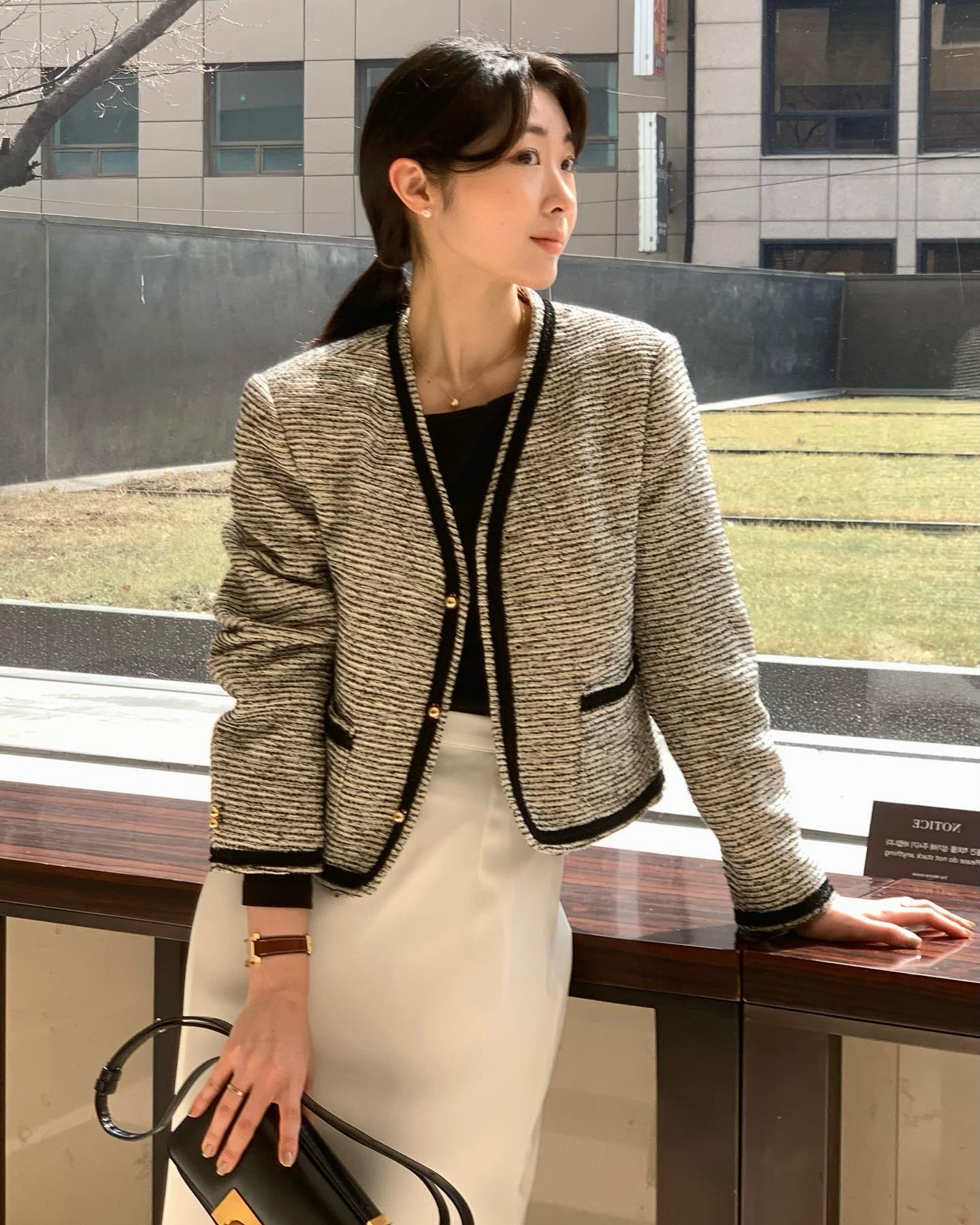 5 mẫu áo khoác sang chảnh bậc nhất mùa đông, sắm 1 lần mặc đẹp tới vài năm nữa- Ảnh 11. 5 mẫu áo khoác sang chảnh bậc nhất mùa đông, sắm 1 lần mặc đẹp tới vài năm nữa- Ảnh 11.