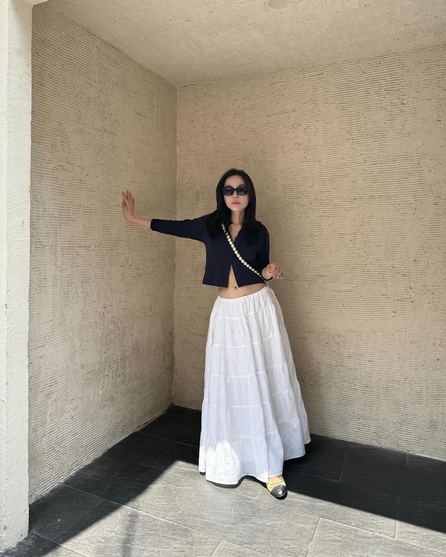 Cao chưa tới 1m60 nhưng Lê Hà Trúc vẫn hack dáng siêu đỉnh khi đi giày bệt, tất cả là nhờ 4 kiểu trang phục- Ảnh 2.