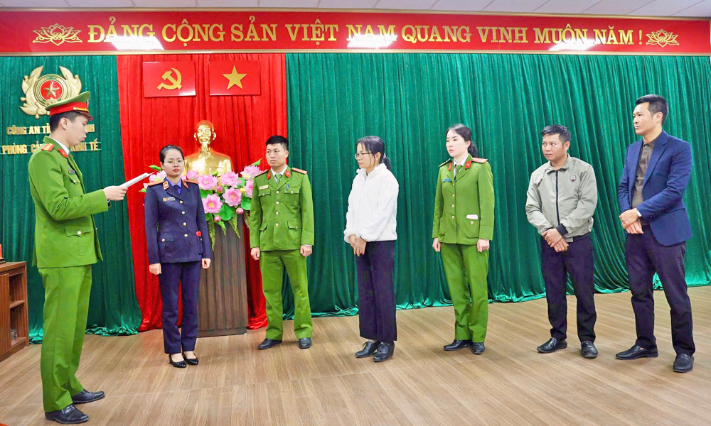 Khởi tố 2 cán bộ thuế Nguyễn Thị Phương và Nguyễn Thị Hoa- Ảnh 2. Khởi tố 2 cán bộ thuế Nguyễn Thị Phương và Nguyễn Thị Hoa- Ảnh 2.