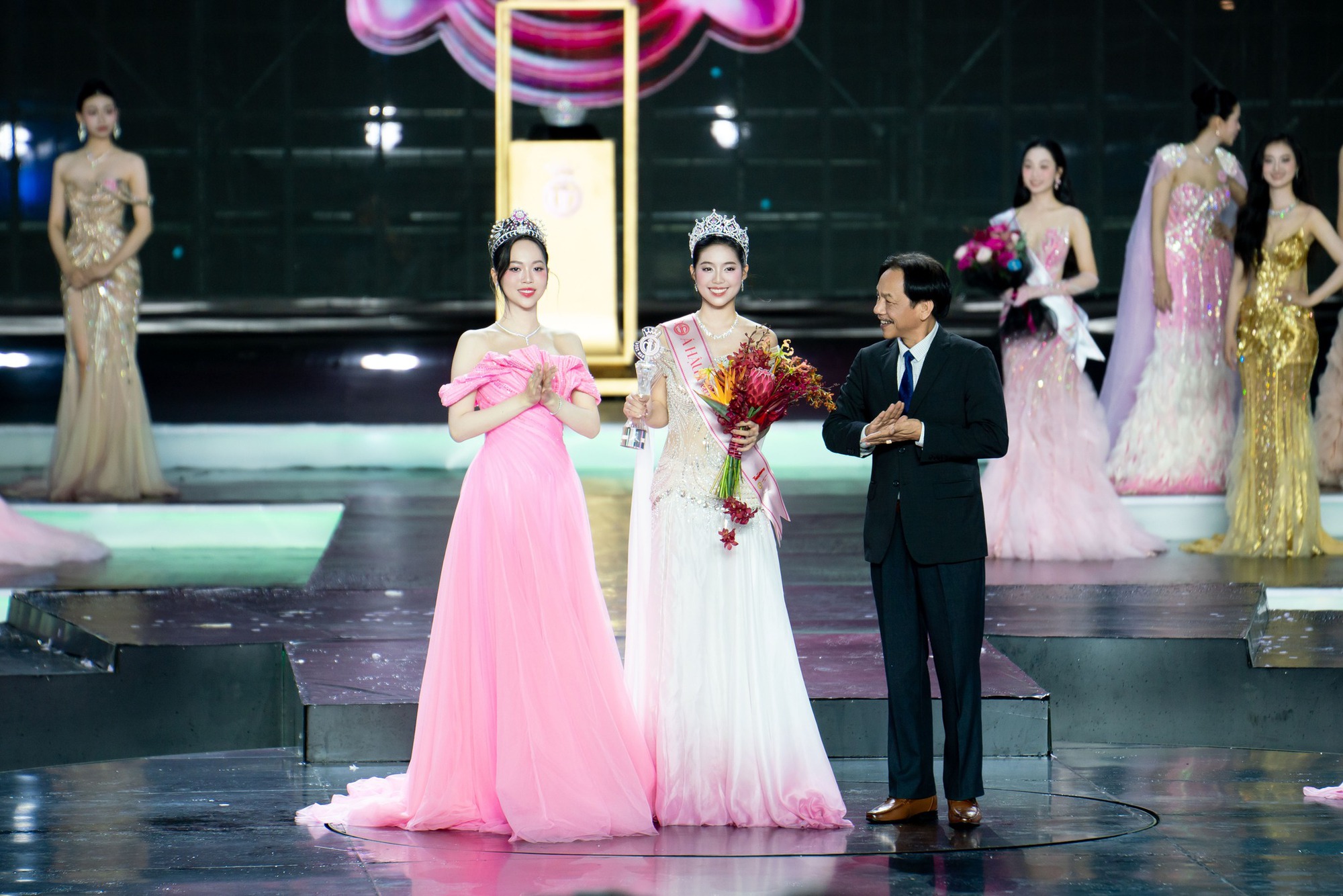 Á hậu Trịnh Thuỳ Linh dạo này: Ở ẩn 6 tháng, lộ loạt Á hậu Trịnh Thuỳ Linh dạo này: Ở ẩn 6 tháng, lộ loạt