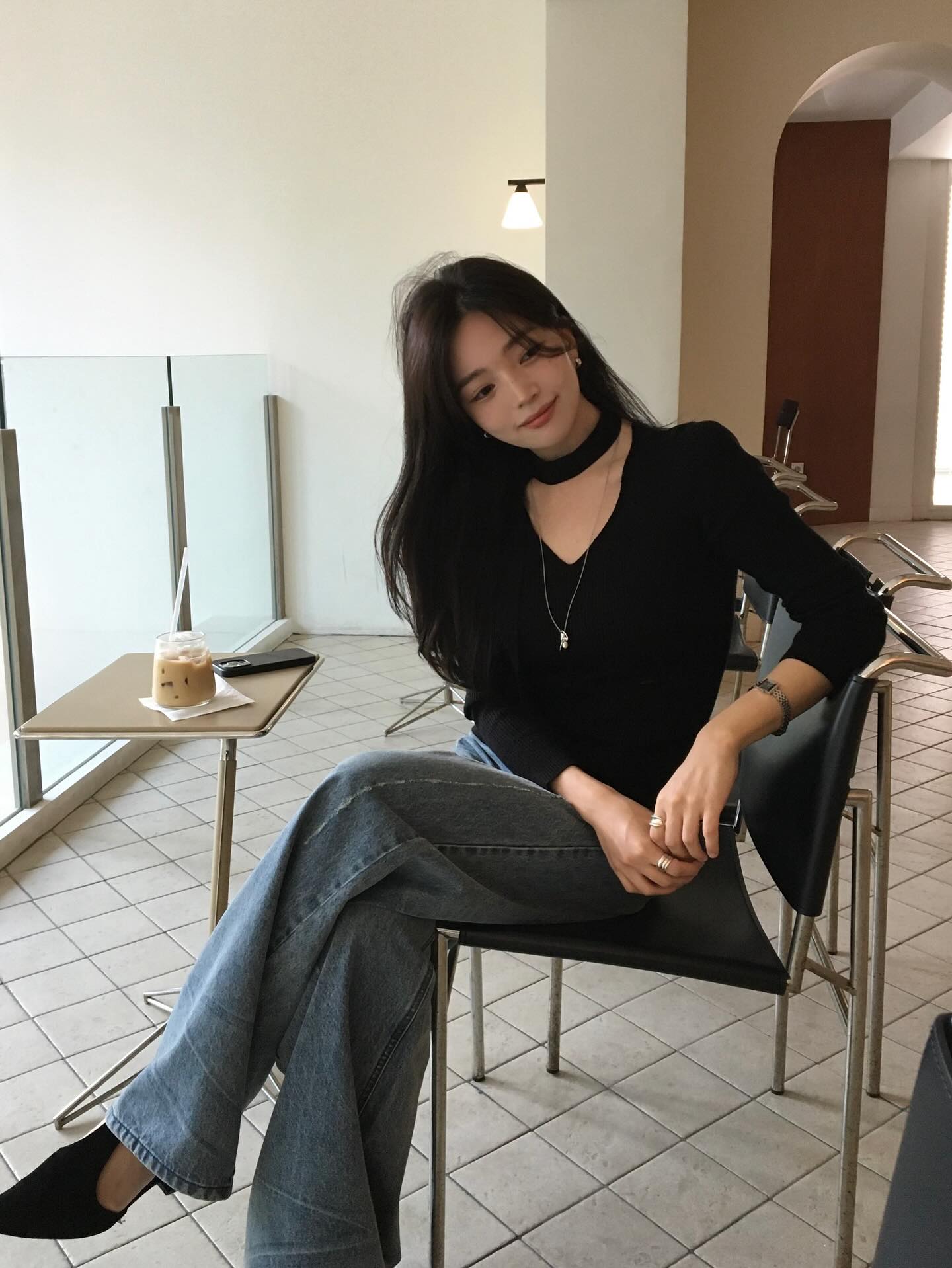 5 cách mặc áo len theo style tối giản, áp dụng suốt mùa đông năm nay cũng không thấy chán- Ảnh 7.