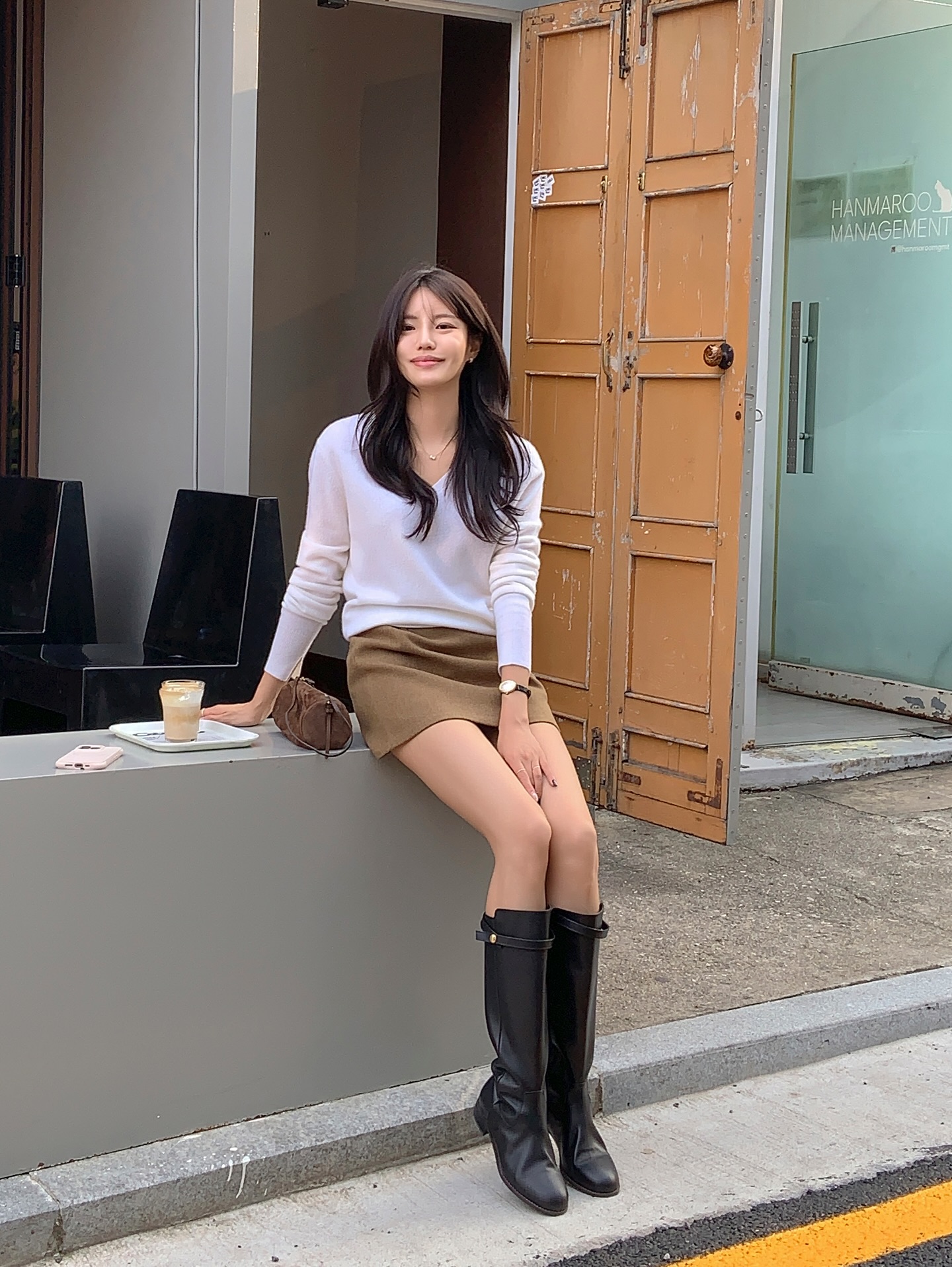 5 cách mặc áo len theo style tối giản, áp dụng suốt mùa đông năm nay cũng không thấy chán- Ảnh 1.