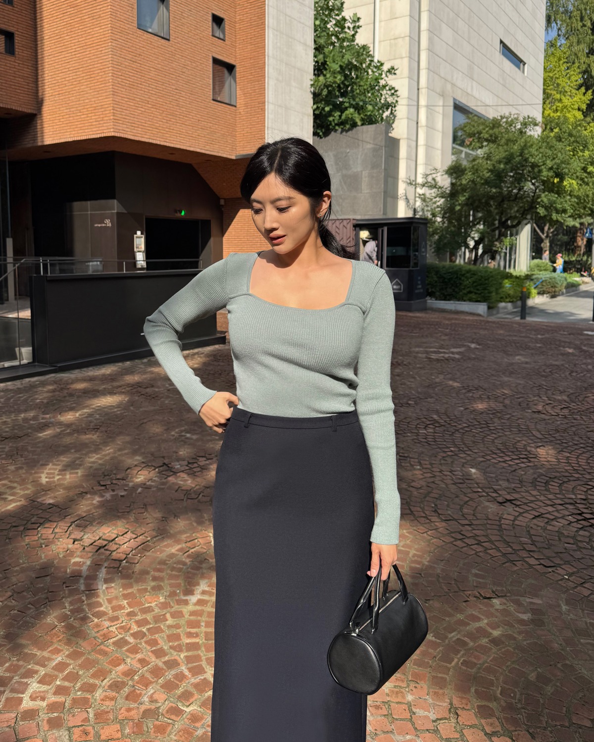 5 cách mặc áo len theo style tối giản, áp dụng suốt mùa đông năm nay cũng không thấy chán- Ảnh 4.