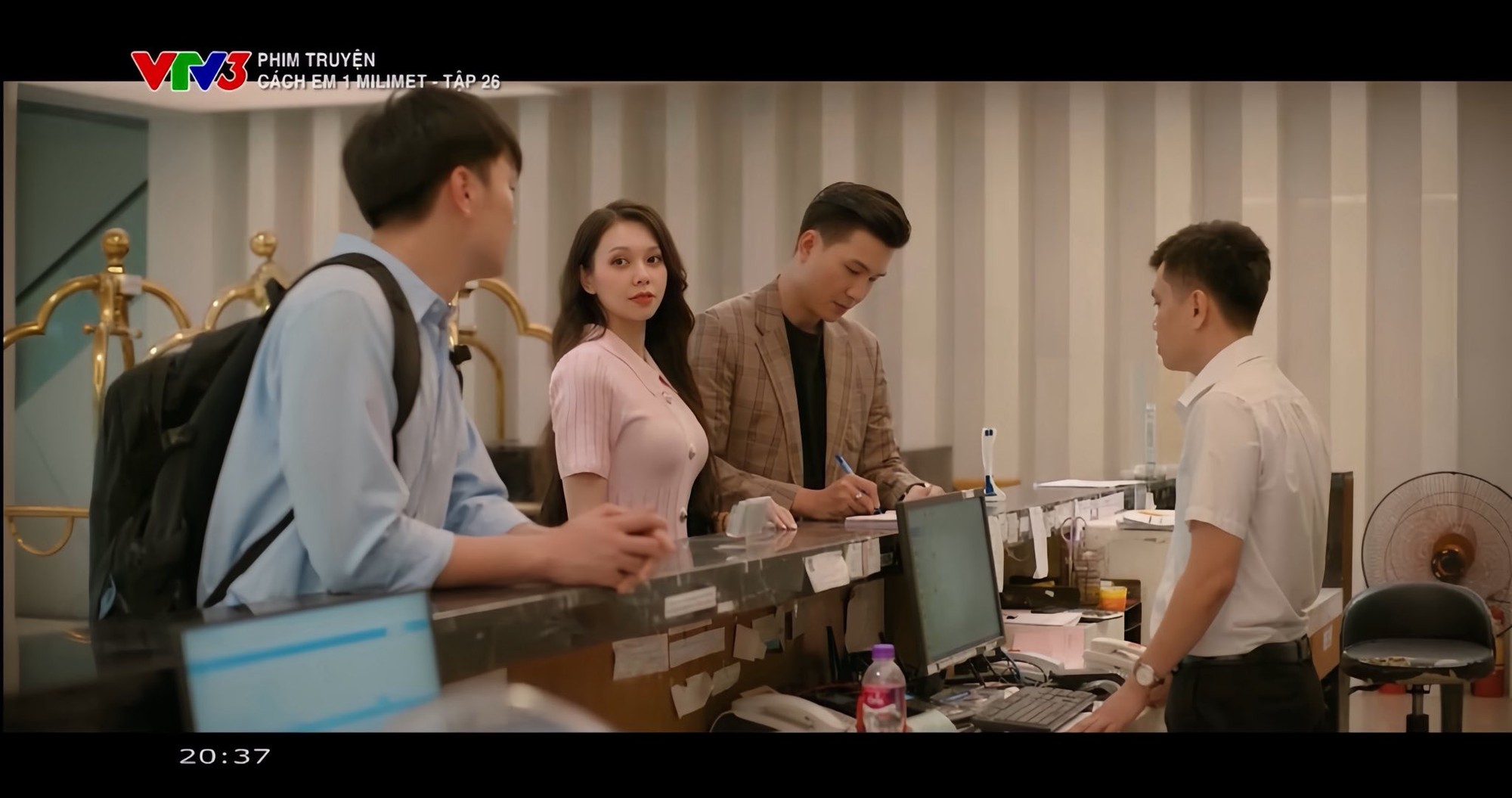 Tranh cãi không dứt về nhan sắc của diễn viên phim giờ vàng- Ảnh 1.