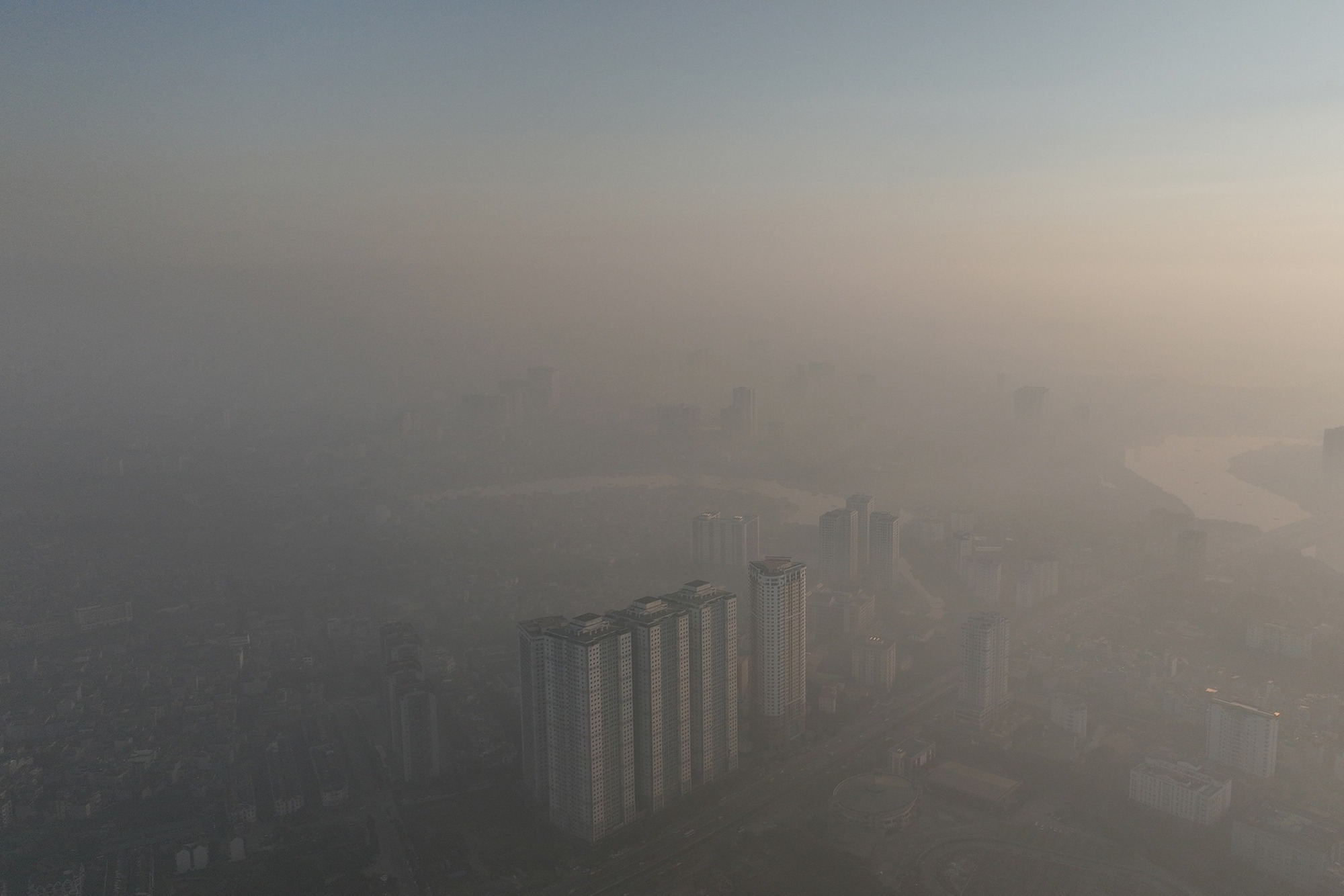 Cận cảnh bộ lọc không khí của một gia đình ở Long Biên: Không ngờ lại đến mức này!- Ảnh 3. Cận cảnh bộ lọc không khí của một gia đình ở Long Biên: Không ngờ lại đến mức này!- Ảnh 3.